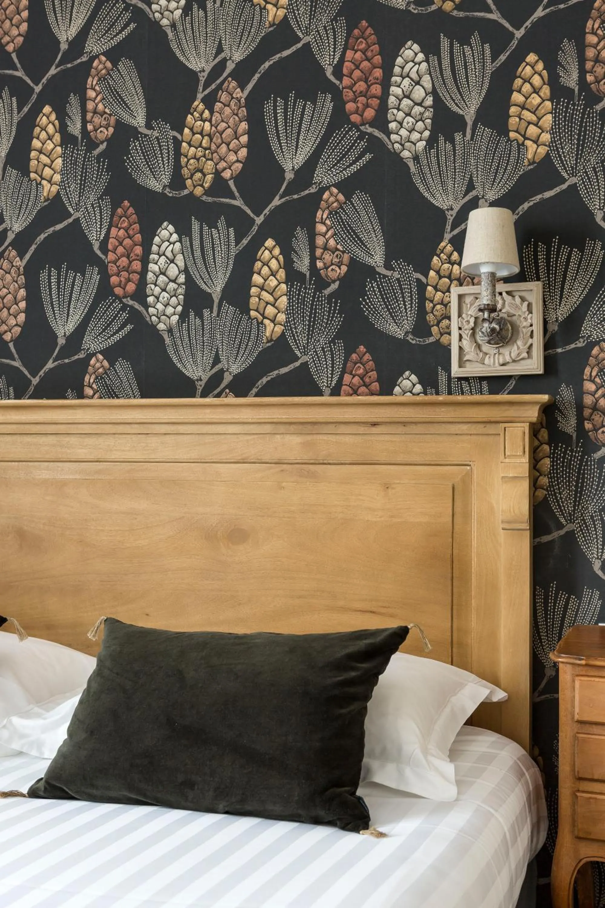 Decorative detail, Bed in Logis Maison Vauban - Hotel St Malo