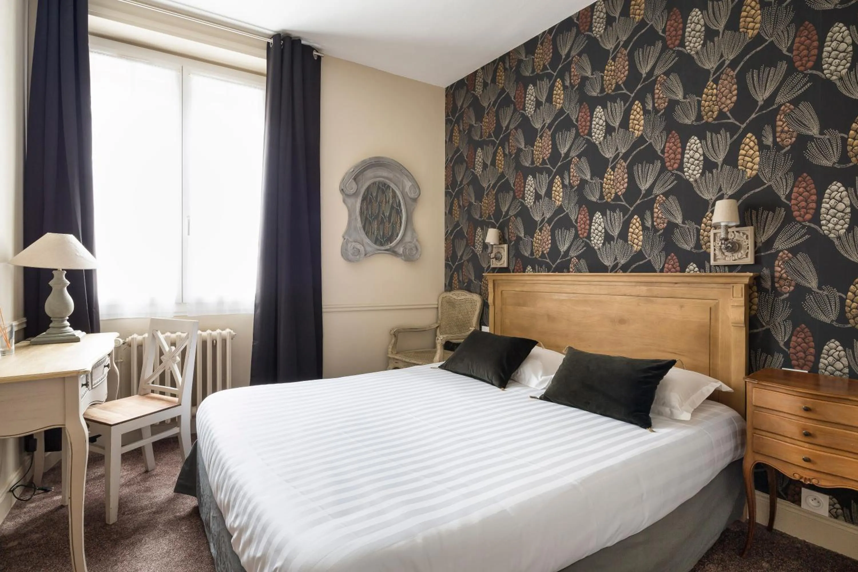 Bedroom, Bed in Logis Maison Vauban - Hotel St Malo