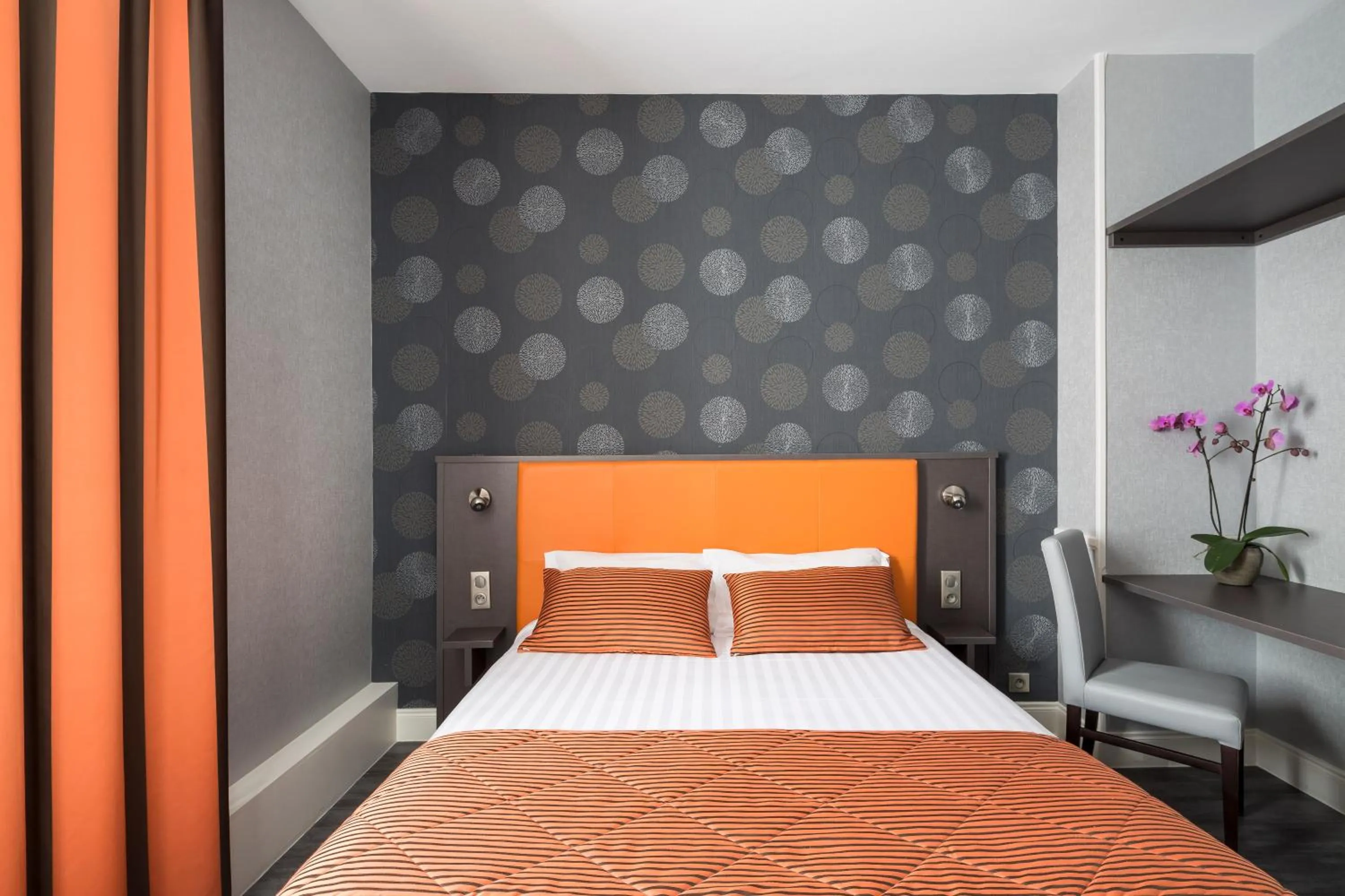 Bedroom, Bed in Logis Maison Vauban - Hotel St Malo