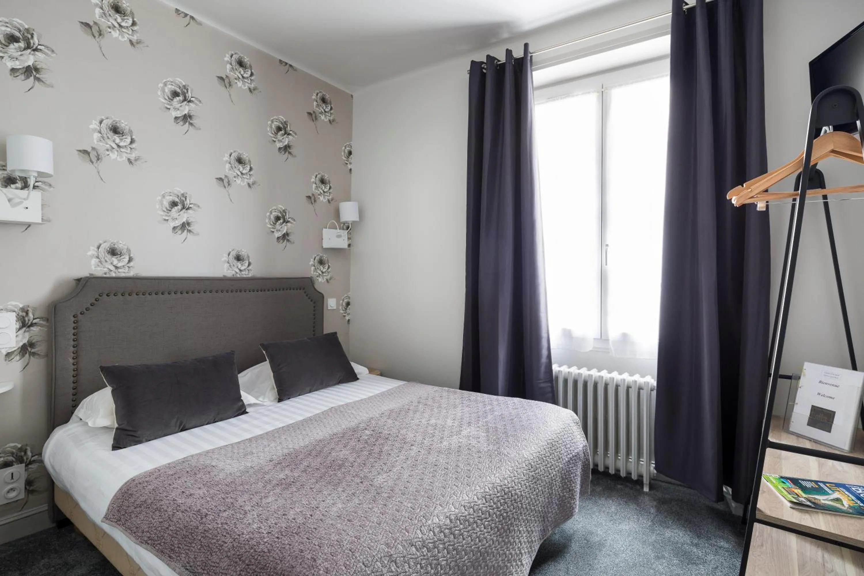 Bedroom, Bed in Logis Maison Vauban - Hotel St Malo
