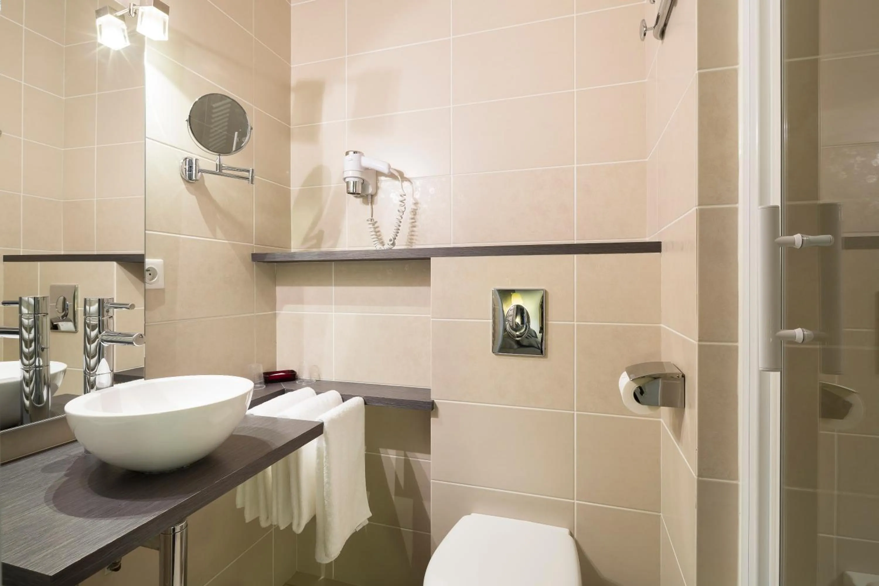 Bathroom in Logis Maison Vauban - Hotel St Malo