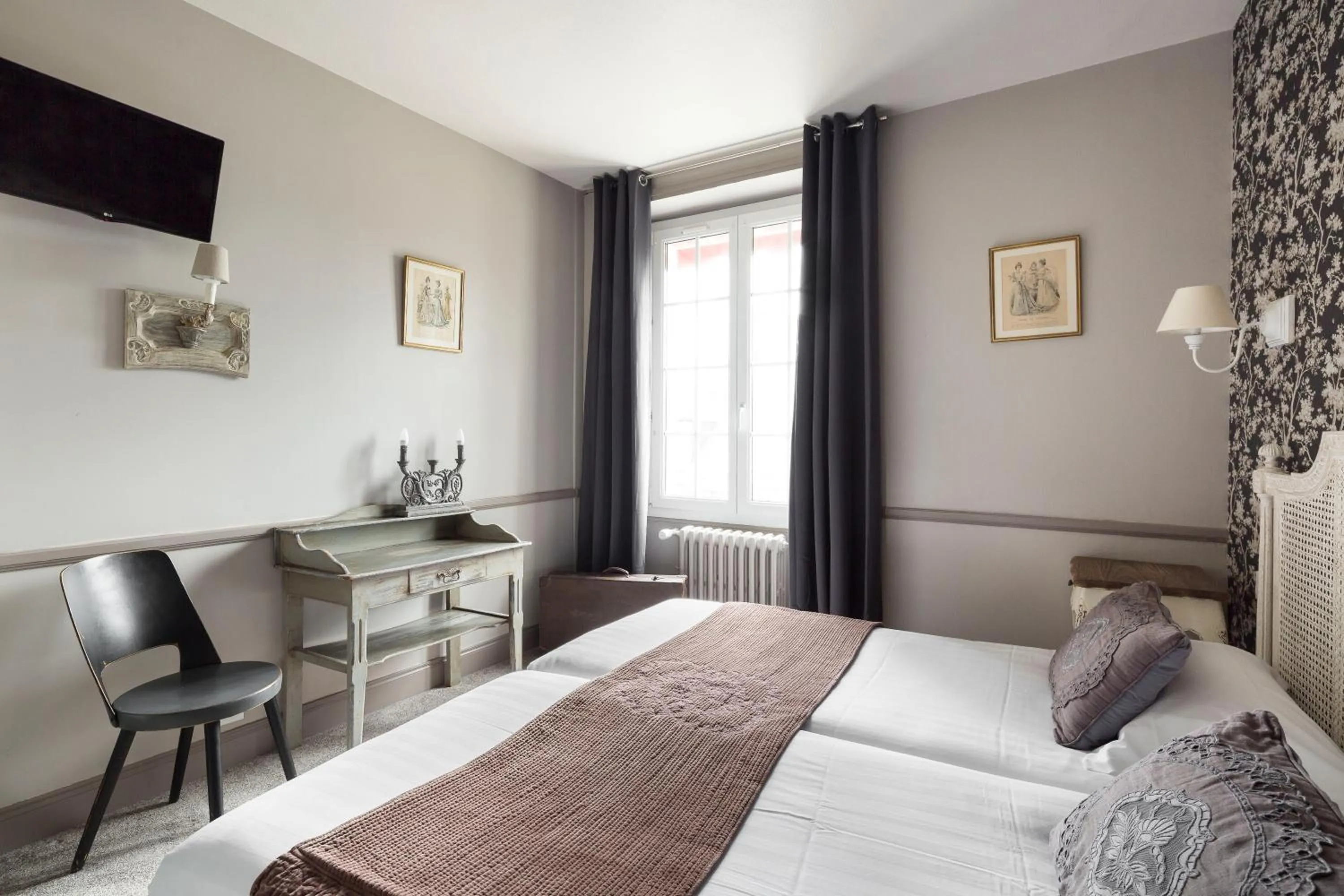 Bedroom, Bed in Logis Maison Vauban - Hotel St Malo