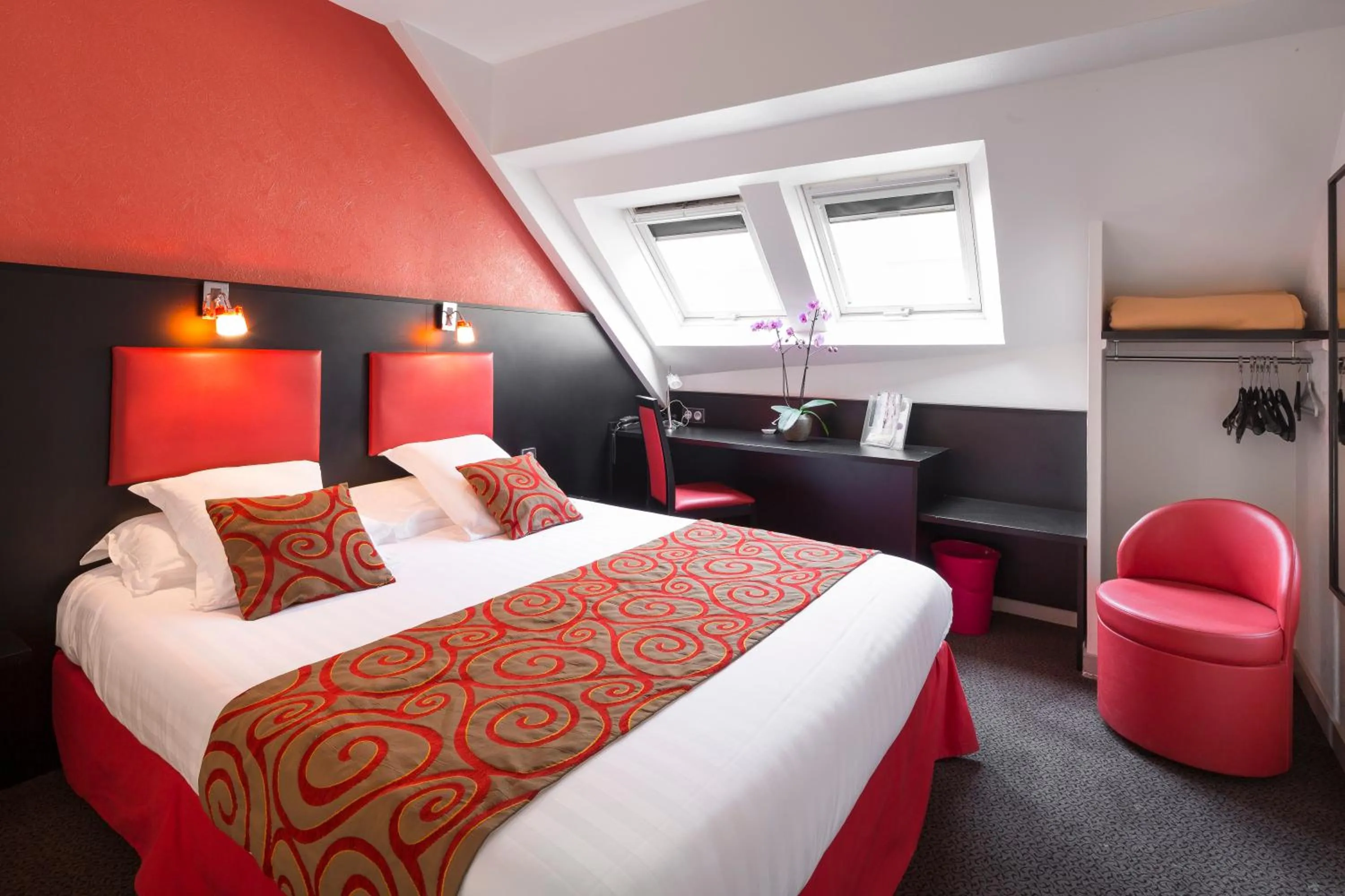 Bedroom, Bed in Logis Maison Vauban - Hotel St Malo