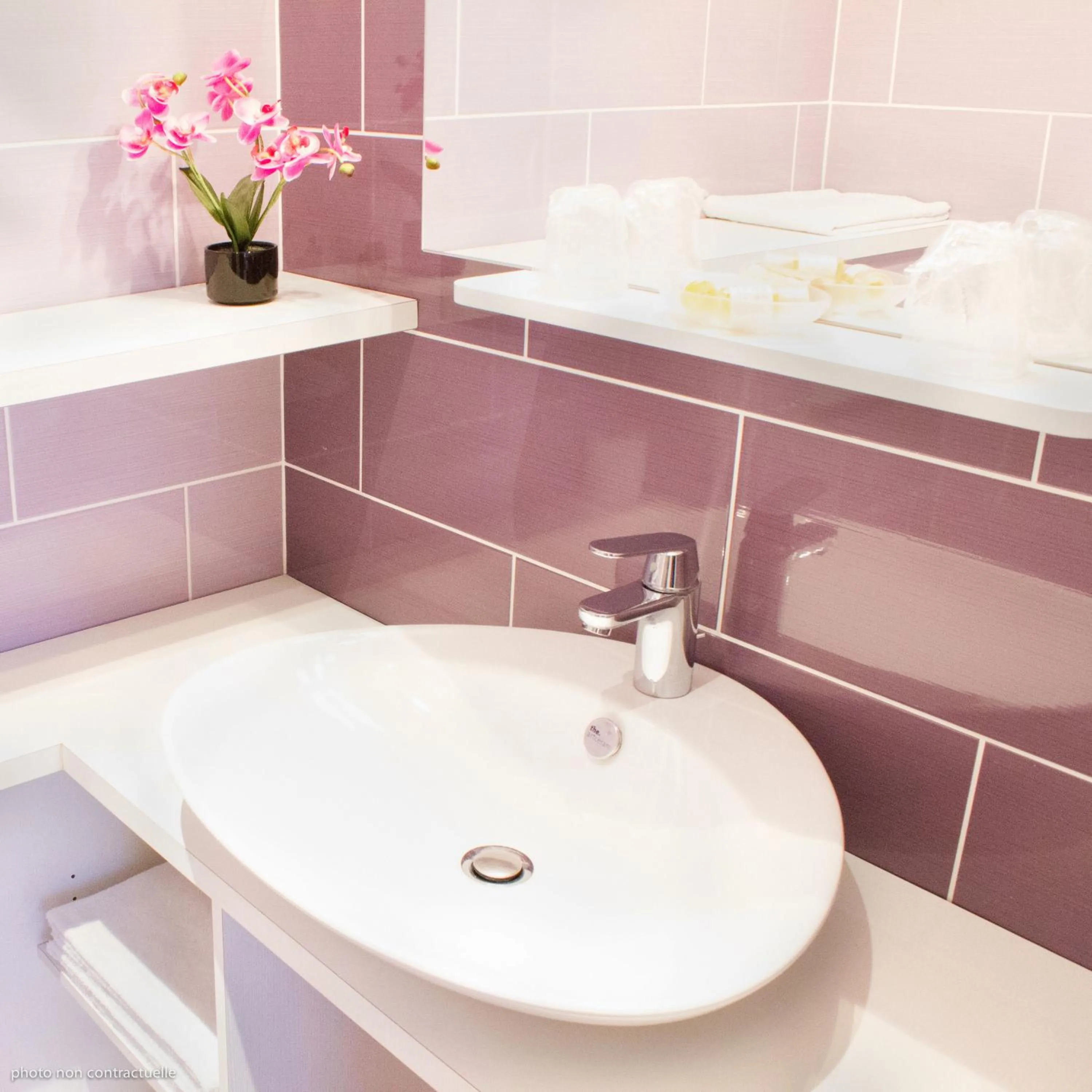 Bathroom in Logis Maison Vauban - Hotel St Malo