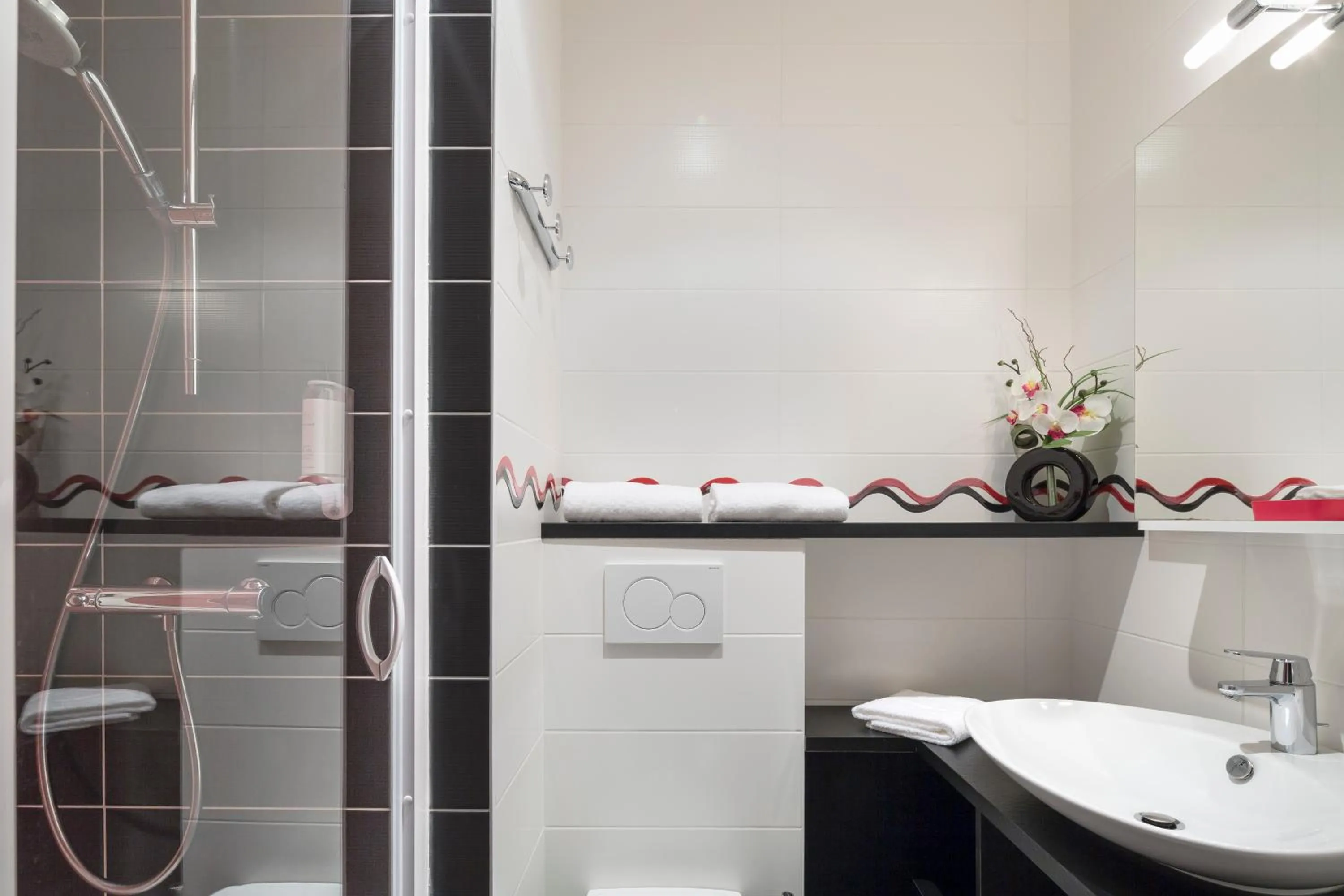 Bathroom in Logis Maison Vauban - Hotel St Malo
