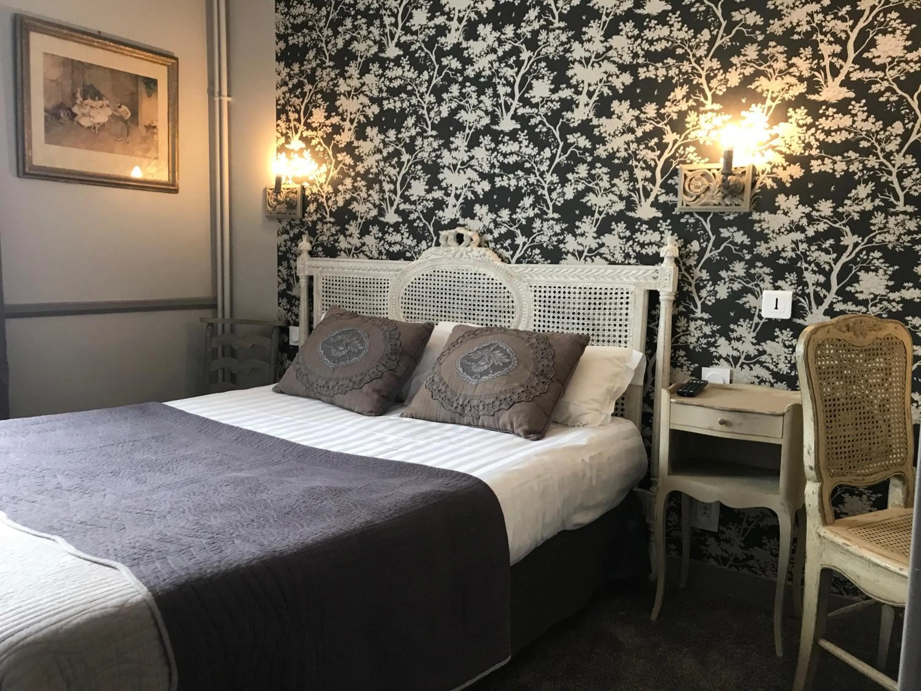 Bedroom, Bed in Logis Maison Vauban - Hotel St Malo