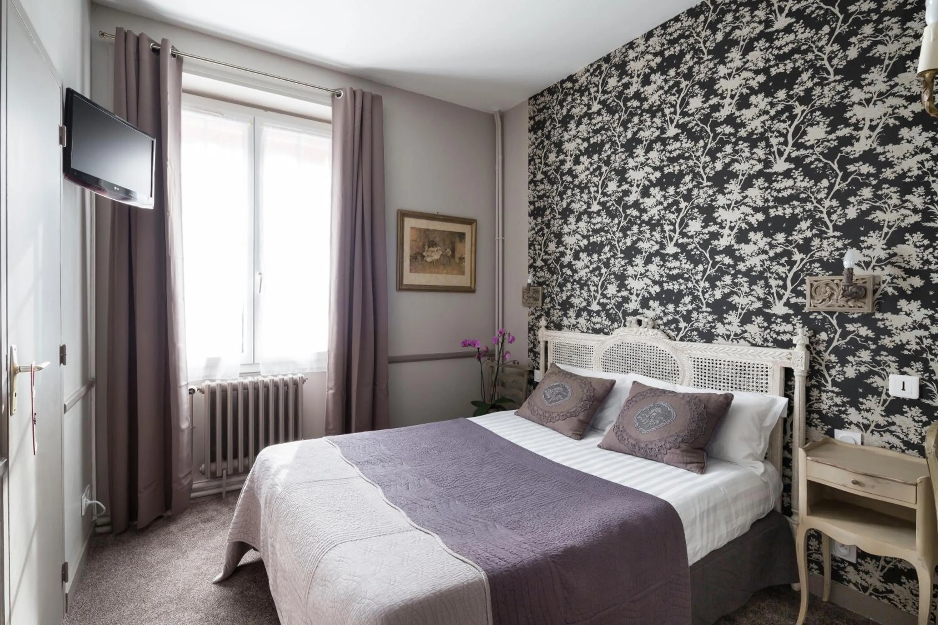 Decorative detail, Bed in Logis Maison Vauban - Hotel St Malo