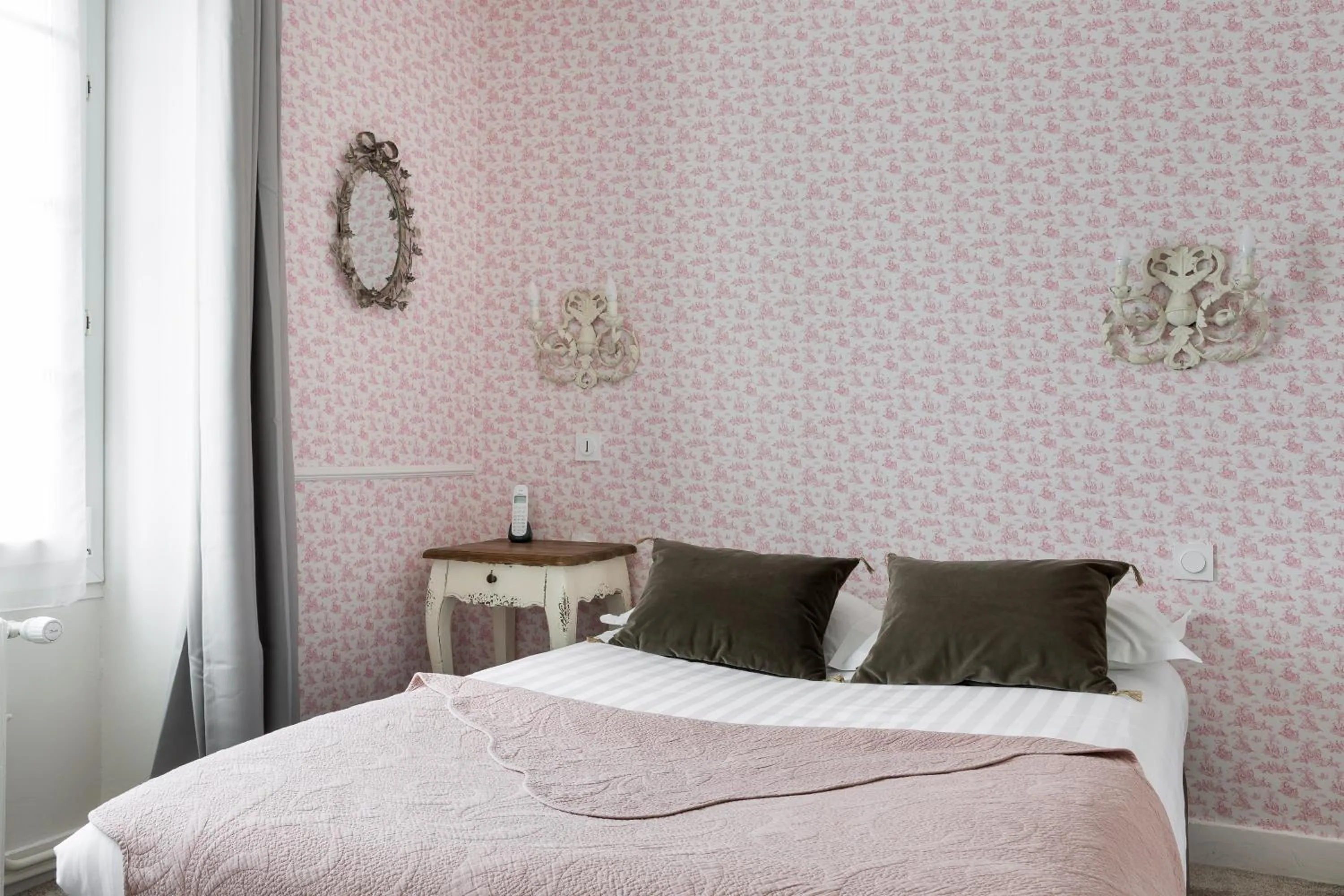 Bedroom, Bed in Logis Maison Vauban - Hotel St Malo