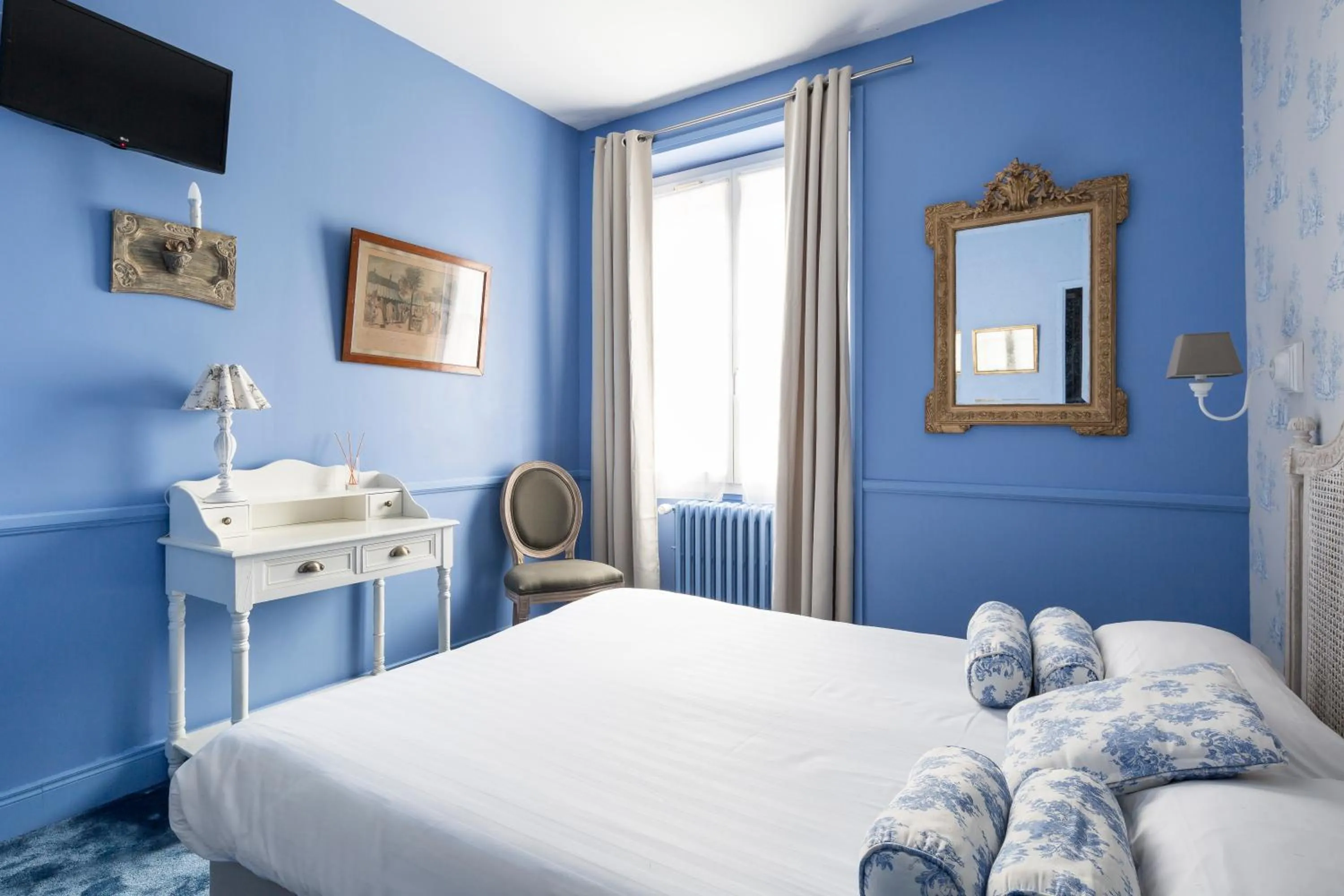 Bedroom, Bed in Logis Maison Vauban - Hotel St Malo