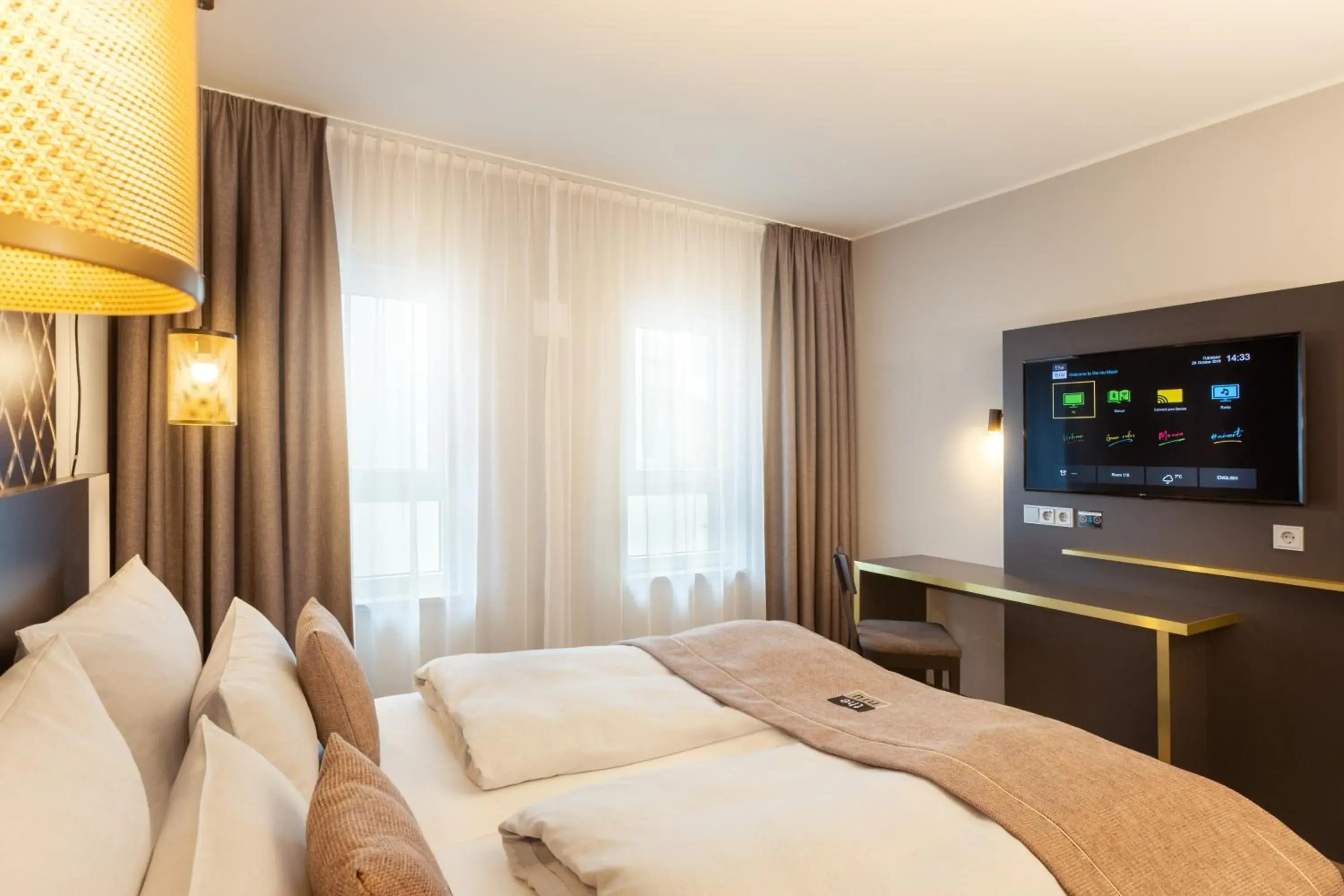 TV and multimedia, Bed in Holiday Inn - the niu, Mesh Stuttgart Messe by IHG TV and multimedia, Bed in Holiday Inn - the niu, Mesh Stuttgart Messe by IHG