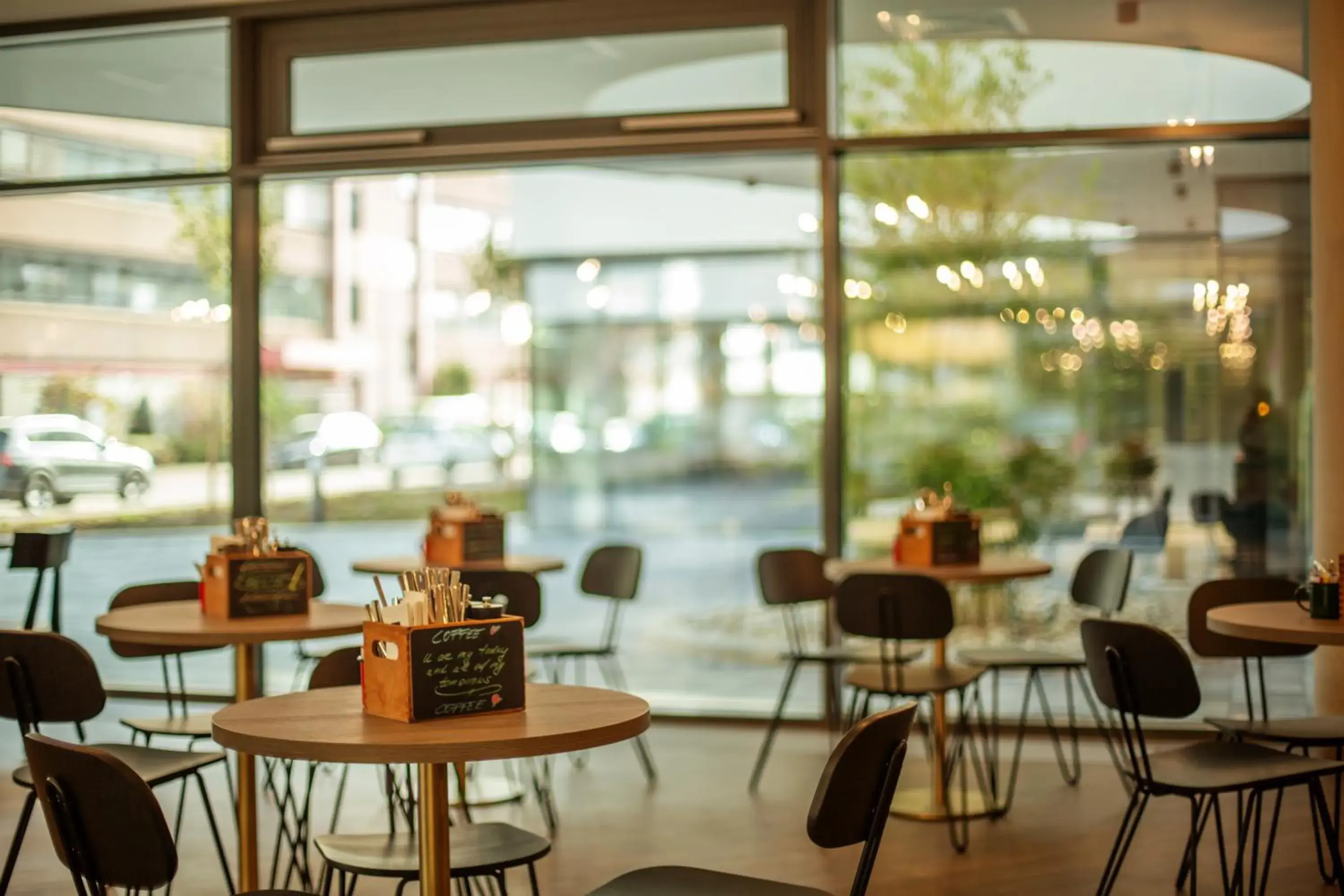 Restaurant/places to eat in Holiday Inn - the niu, Mesh Stuttgart Messe by IHG Restaurant/places to eat in Holiday Inn - the niu, Mesh Stuttgart Messe by IHG