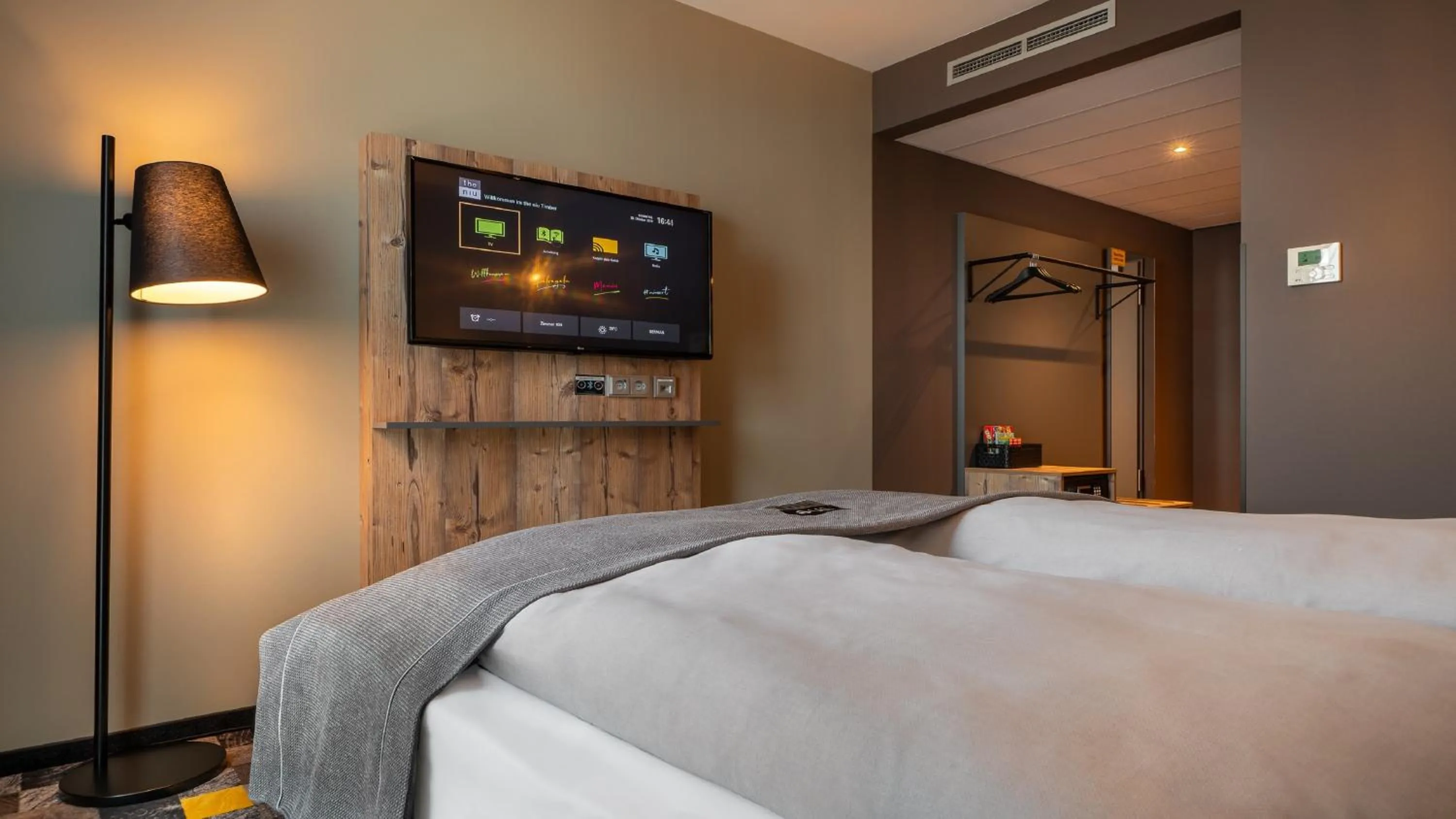 Photo of the whole room, Bed in Holiday Inn - the niu, Timber Esslingen by IHG