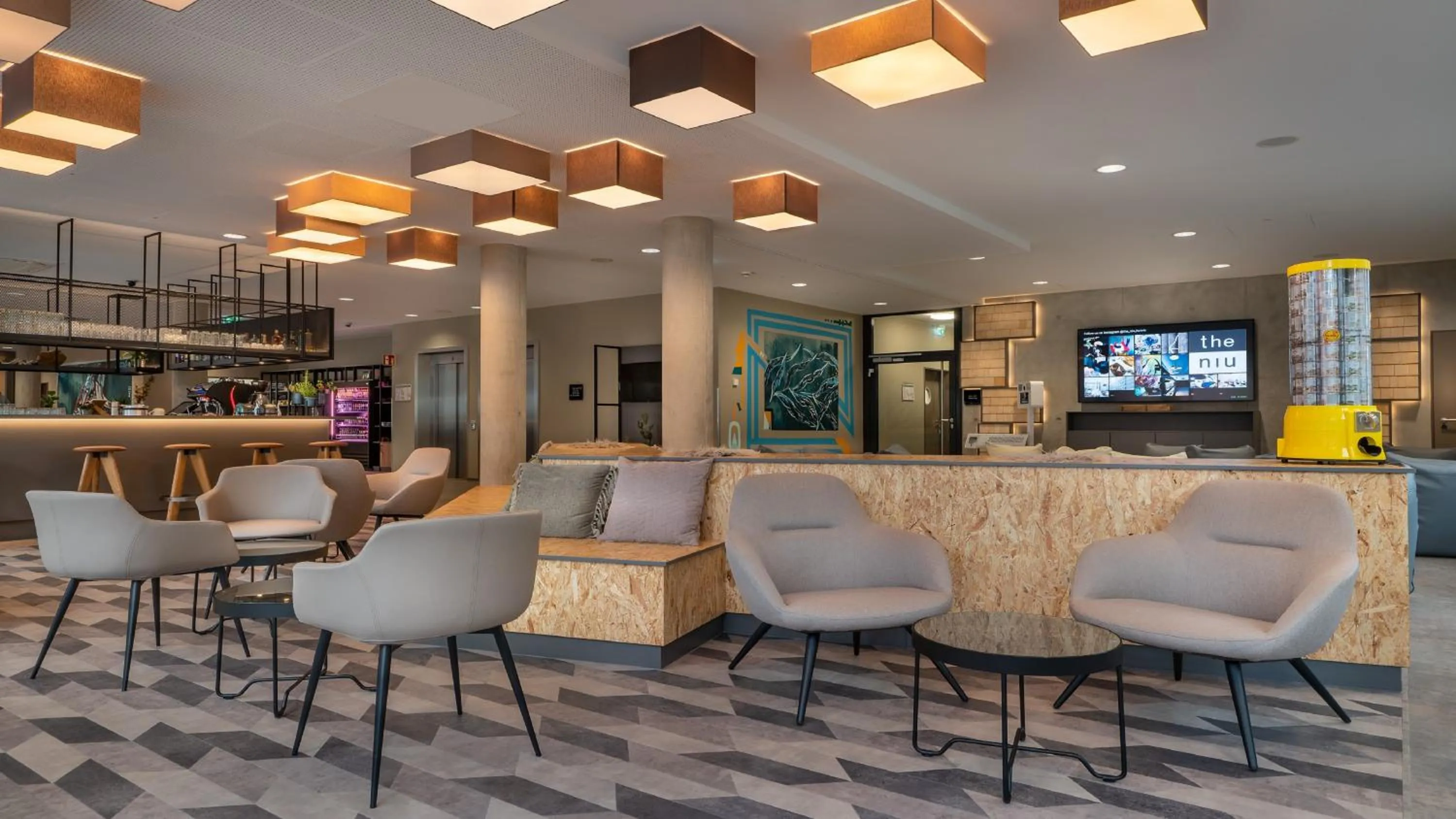 Lounge or bar in Holiday Inn - the niu, Timber Esslingen by IHG