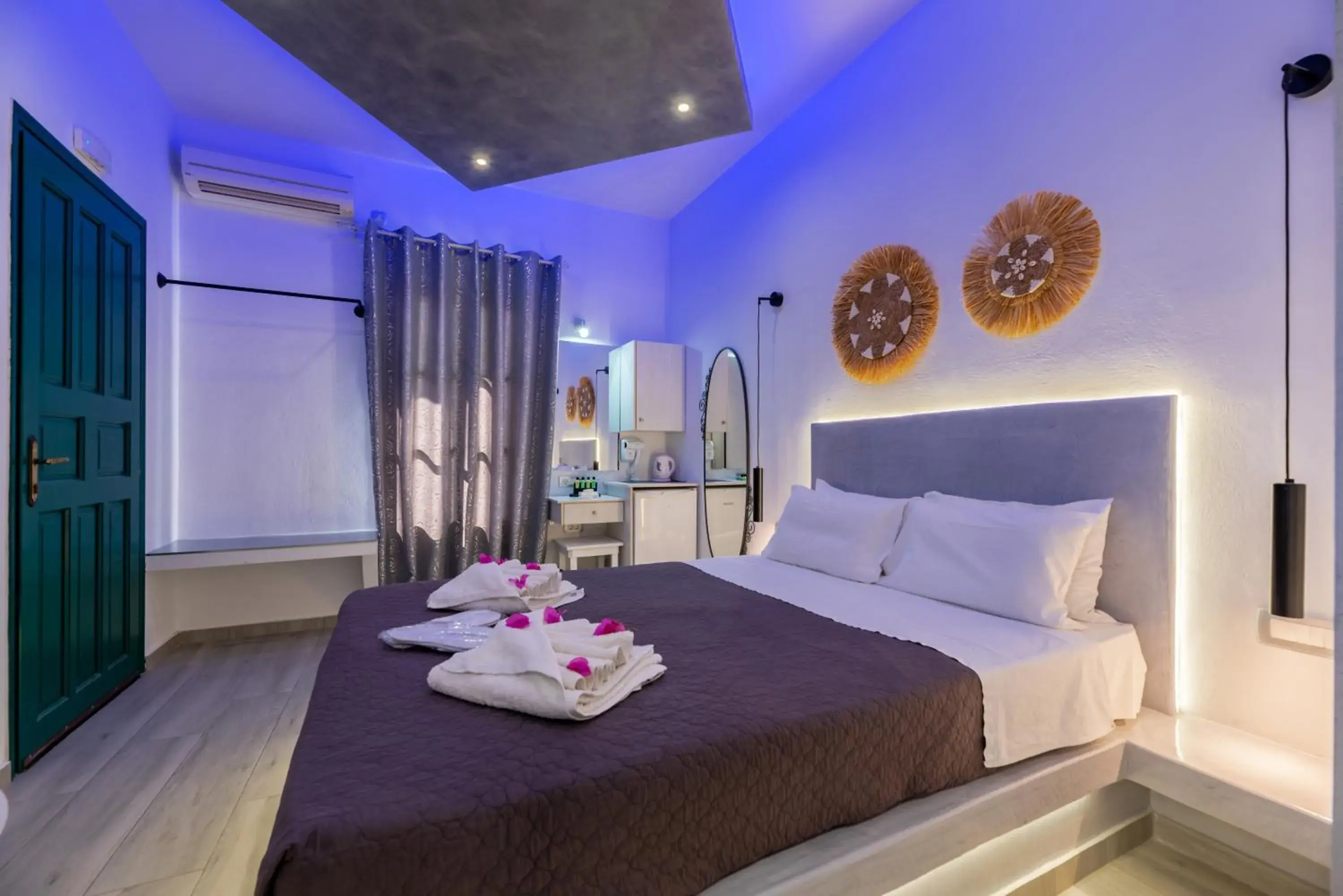 Photo of the whole room, Bed in Villa Anemomilos Perissa Photo of the whole room, Bed in Villa Anemomilos Perissa