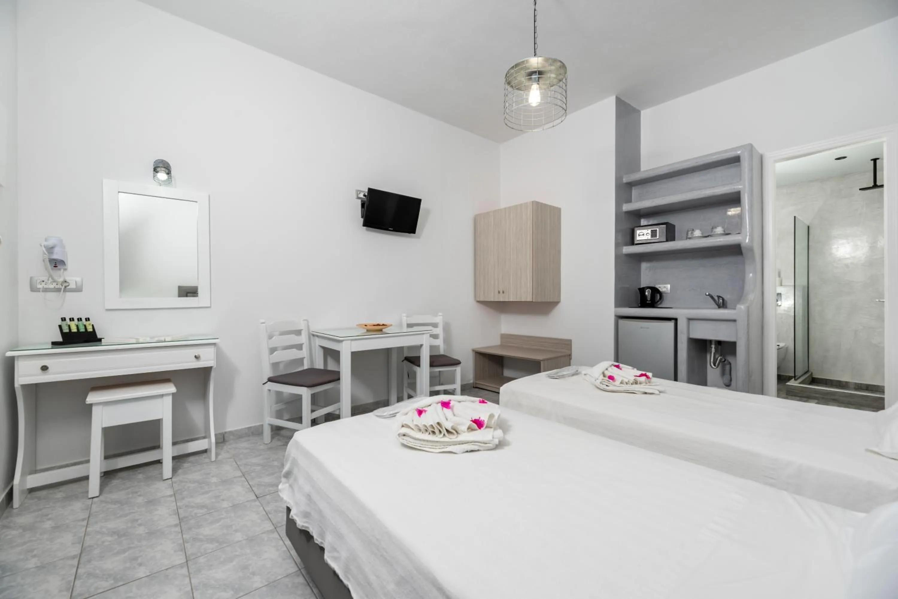 TV and multimedia in Villa Anemomilos Perissa