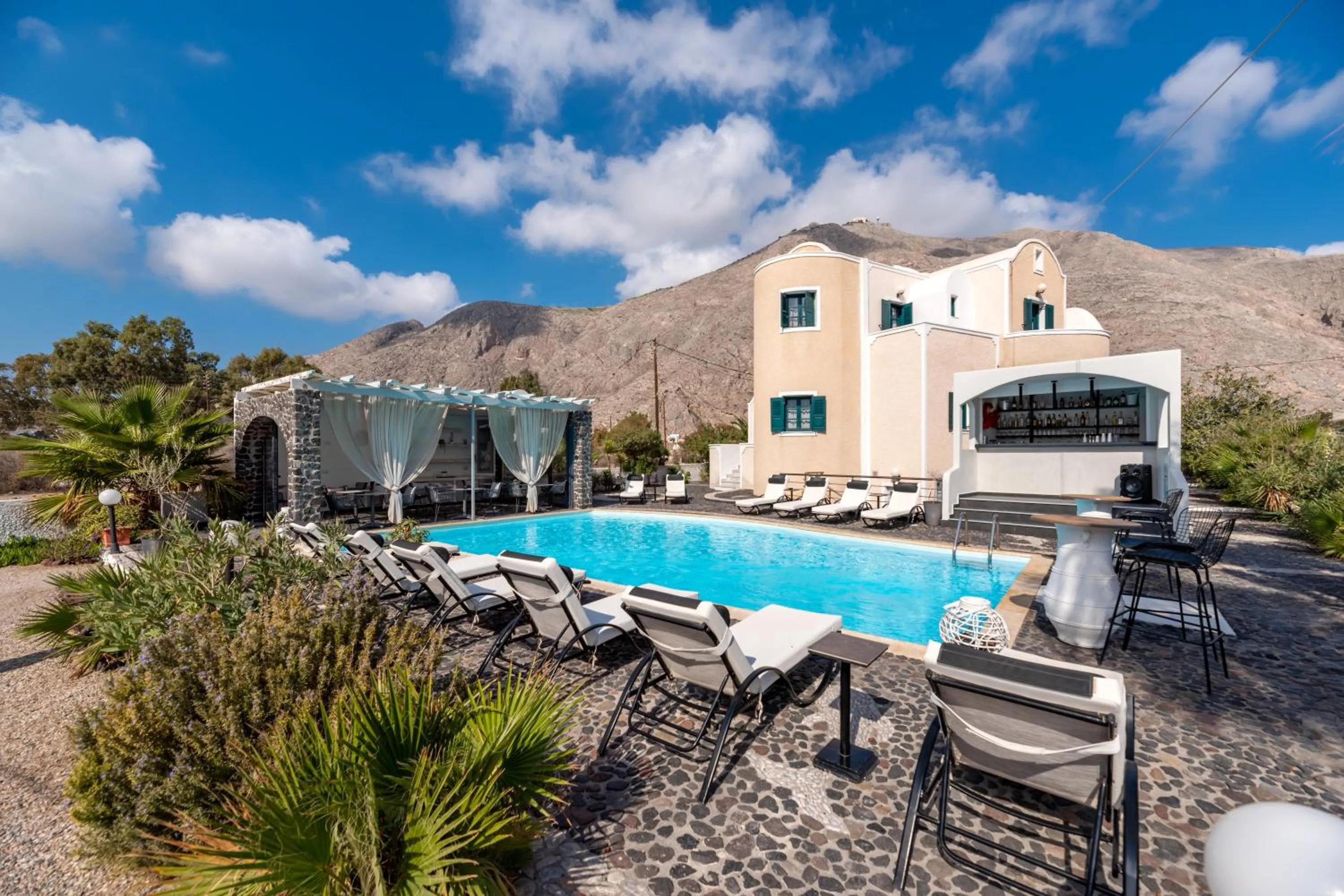 Property building in Villa Anemomilos Perissa