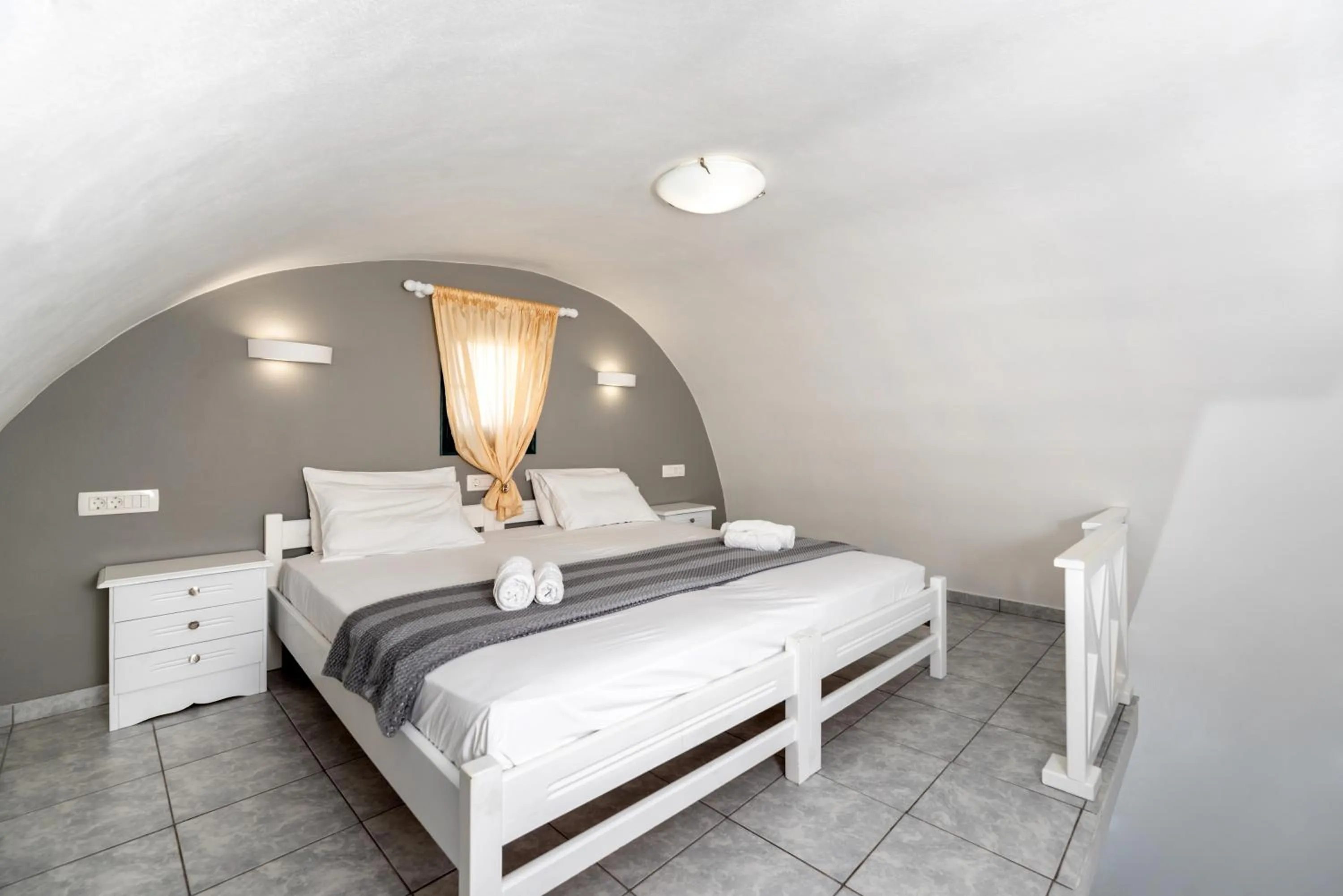 Bedroom, Bed in Villa Anemomilos Perissa