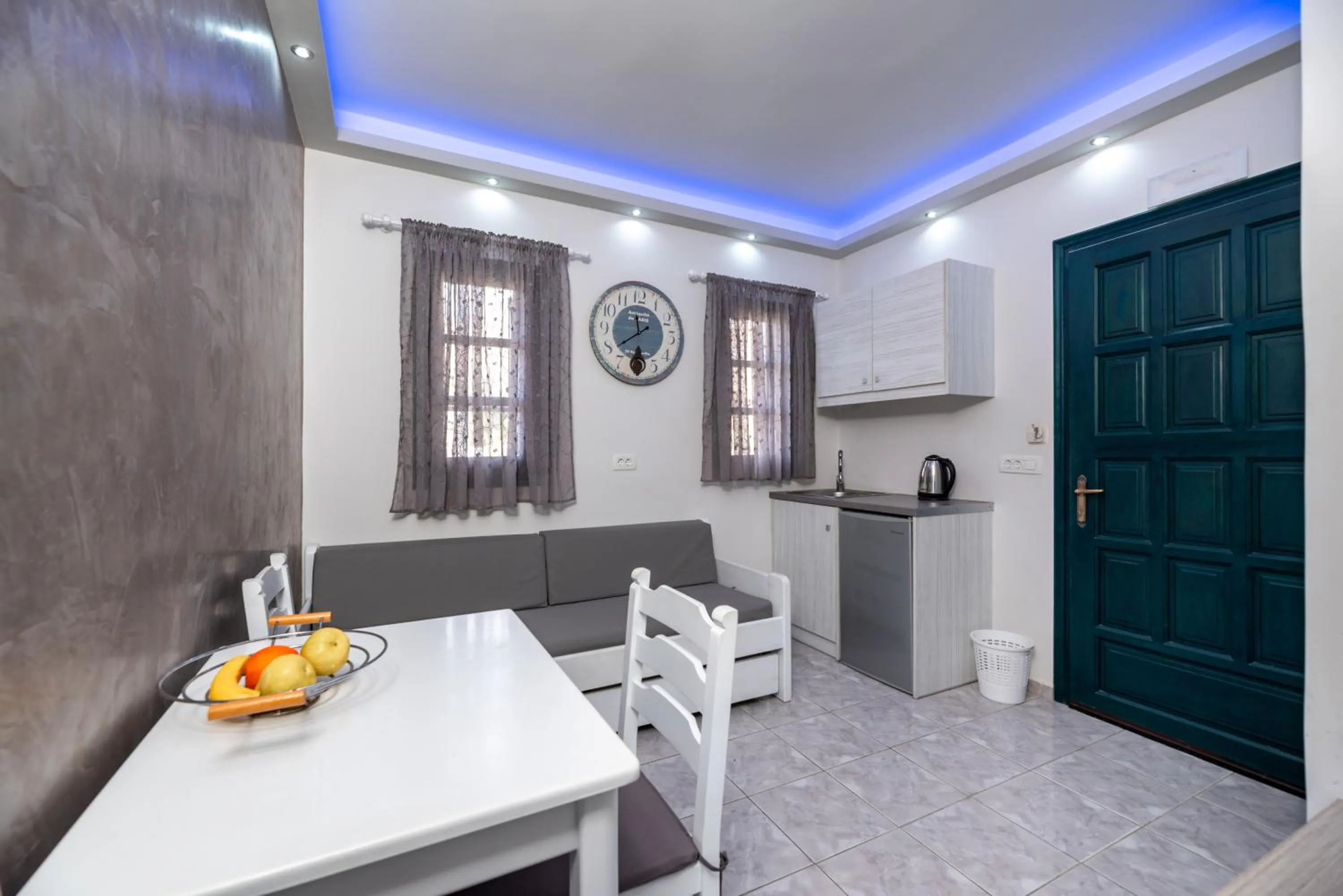 Photo of the whole room in Villa Anemomilos Perissa