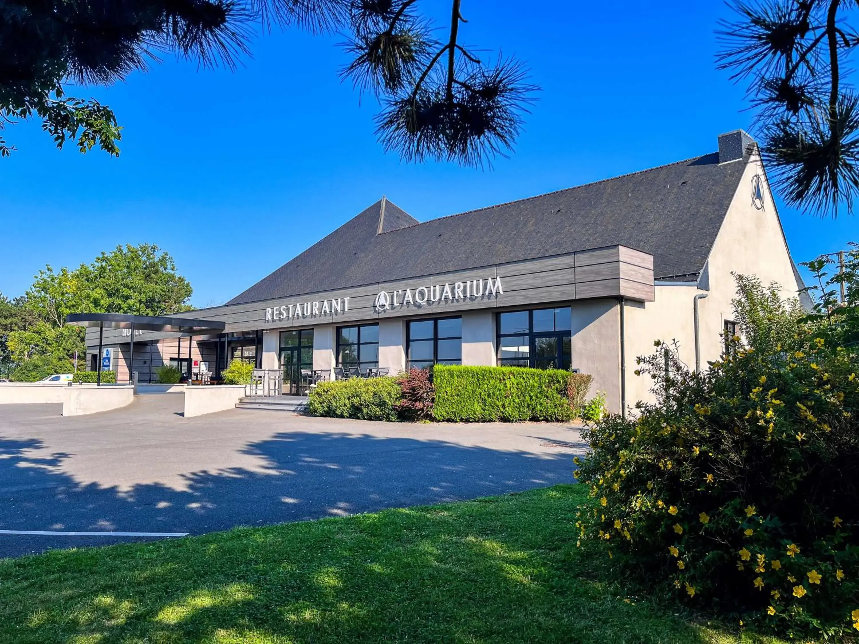 Property building in Best Western L'Aquarium Arras Nord Property building in Best Western L'Aquarium Arras Nord
