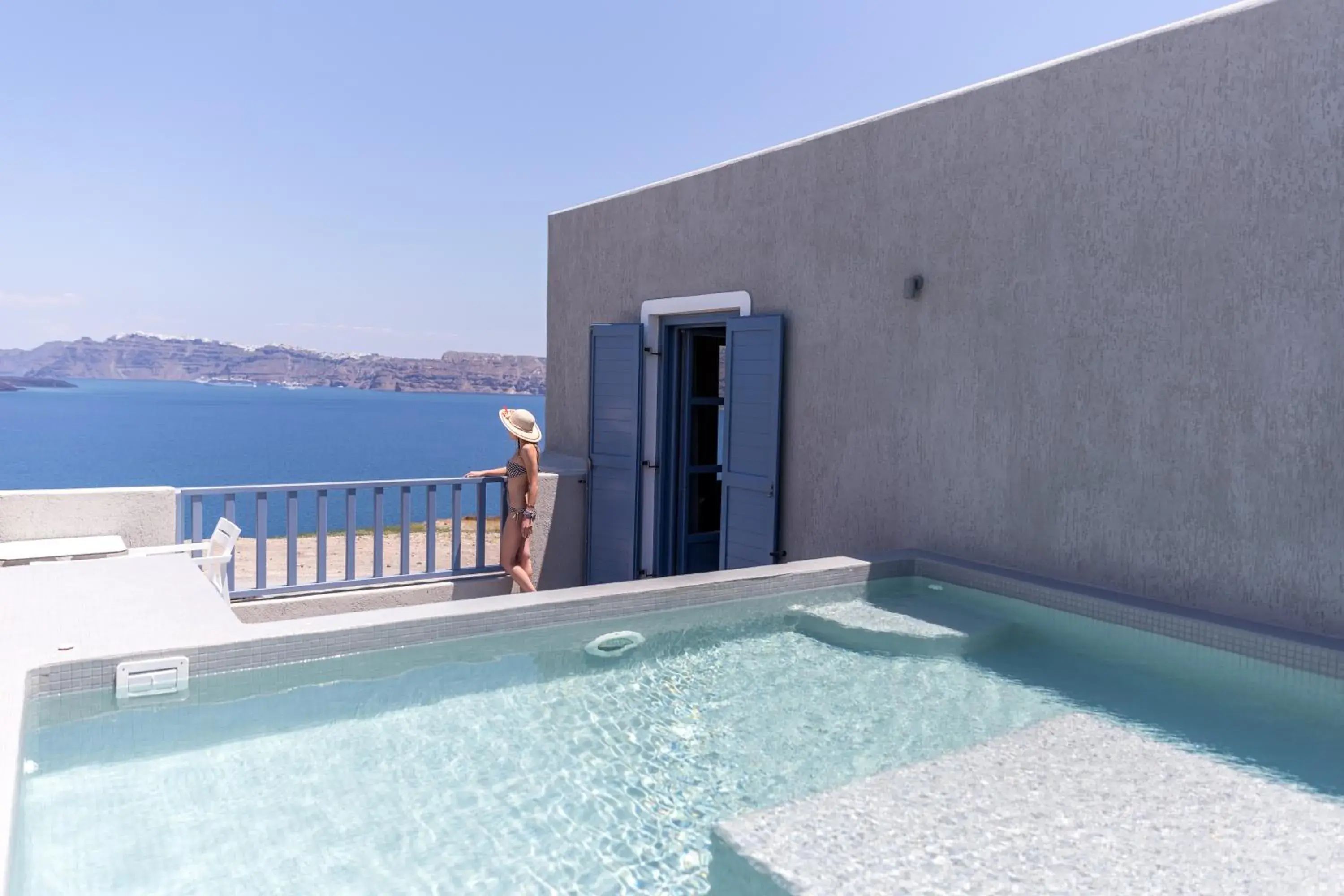 Swimming pool in Acroterra Rosa Luxury Suites & Spa Swimming pool in Acroterra Rosa Luxury Suites & Spa