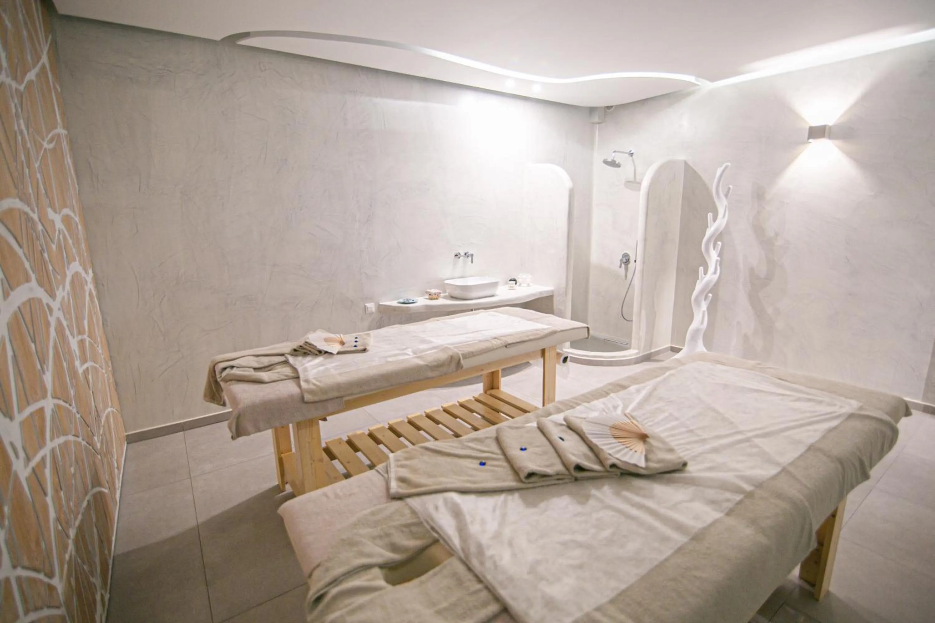 Spa and wellness centre/facilities in Acroterra Rosa Luxury Suites & Spa