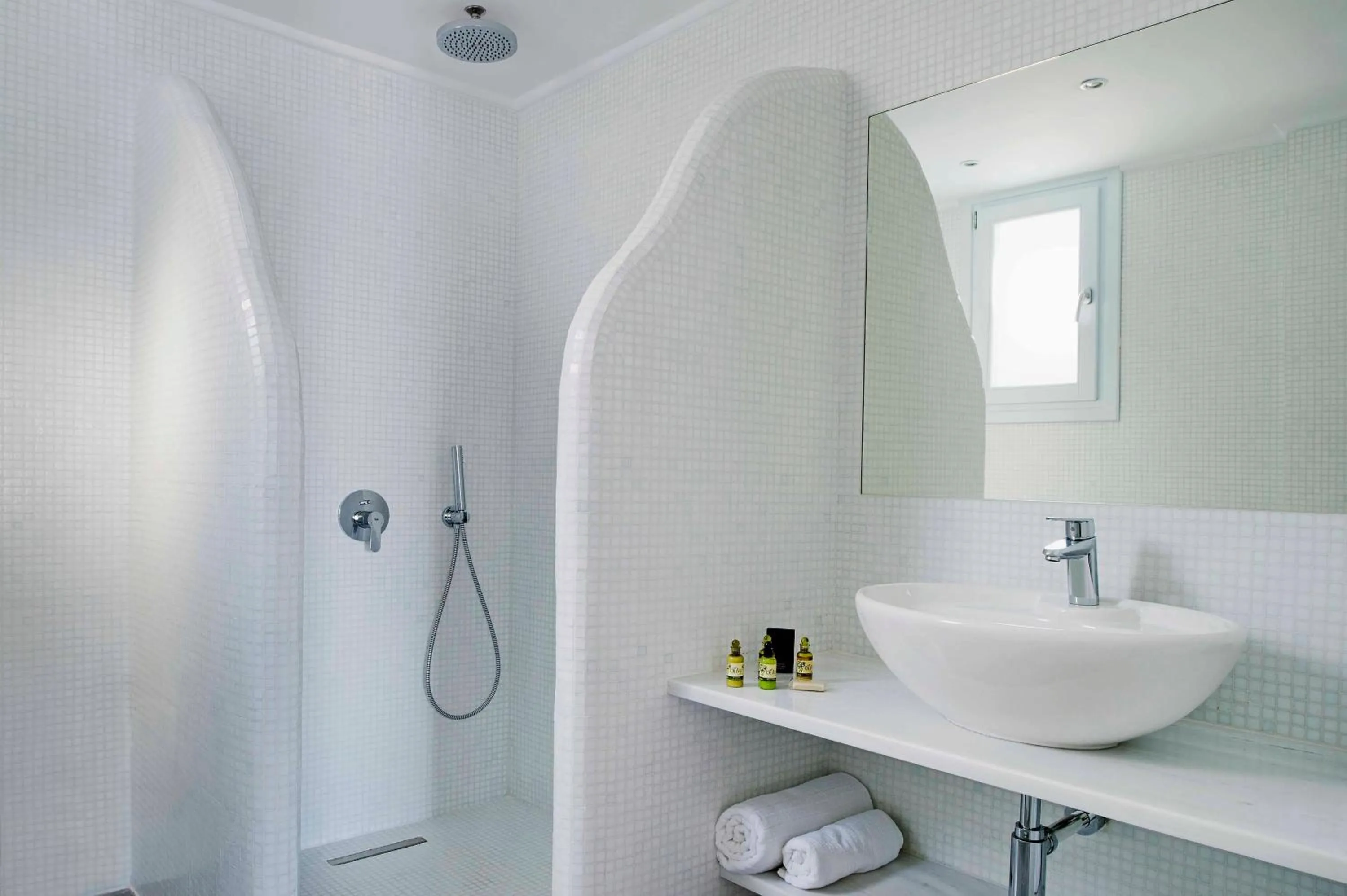 Bathroom in Acroterra Rosa Luxury Suites & Spa