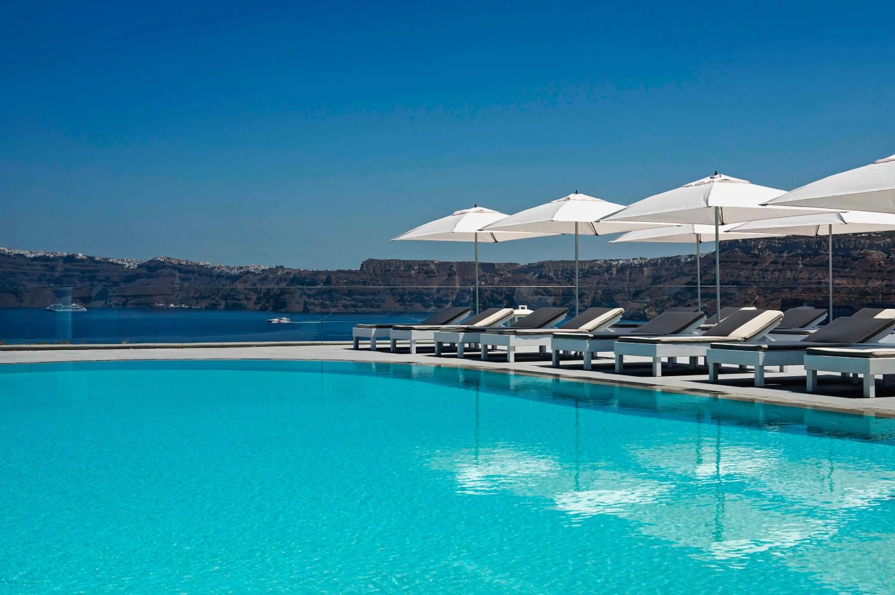 Swimming pool in Acroterra Rosa Luxury Suites & Spa