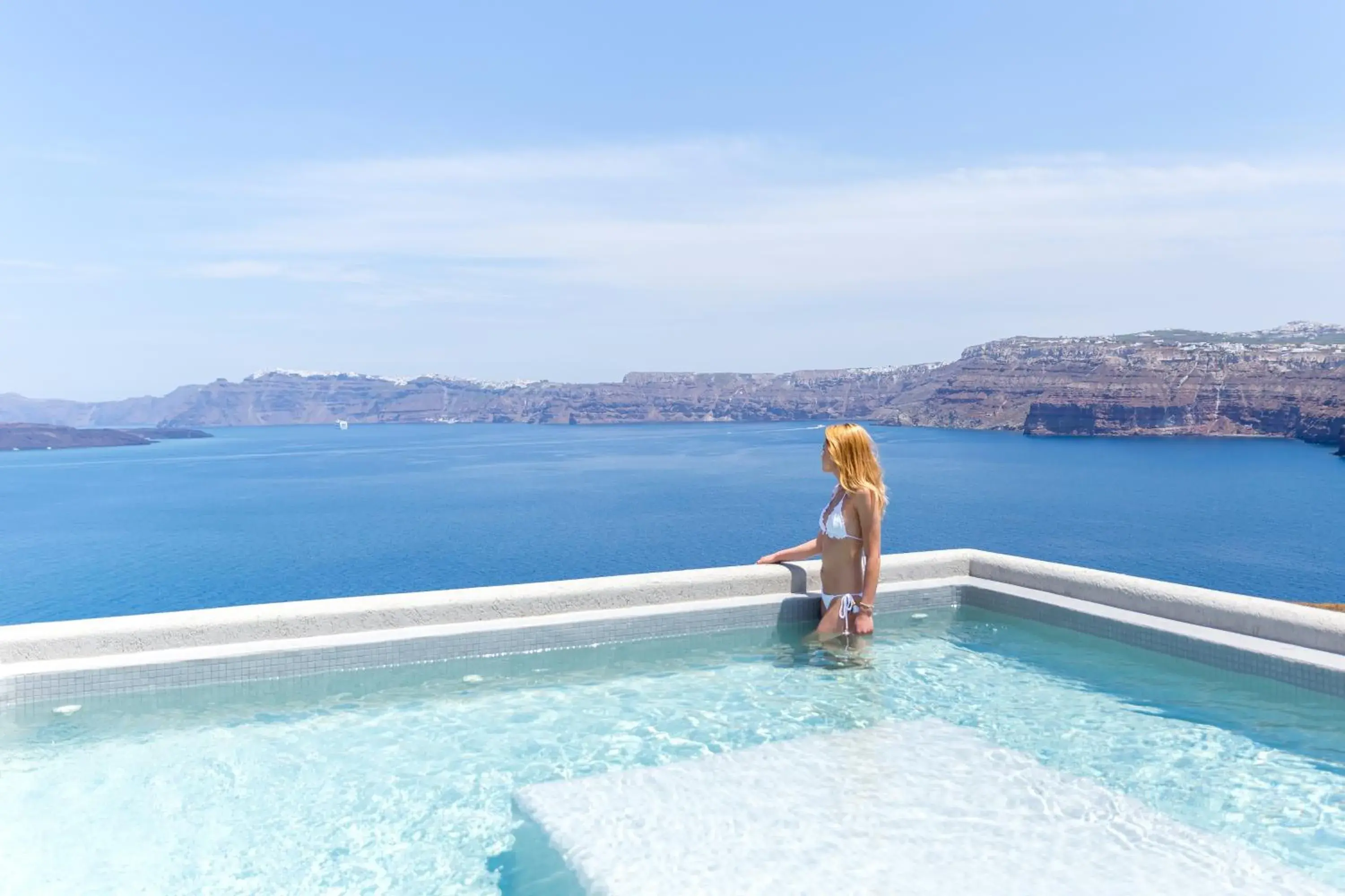 Honeymoon Suite Caldera View with Plunge Pool in Acroterra Rosa Luxury Suites & Spa Honeymoon Suite Caldera View with Plunge Pool in Acroterra Rosa Luxury Suites & Spa