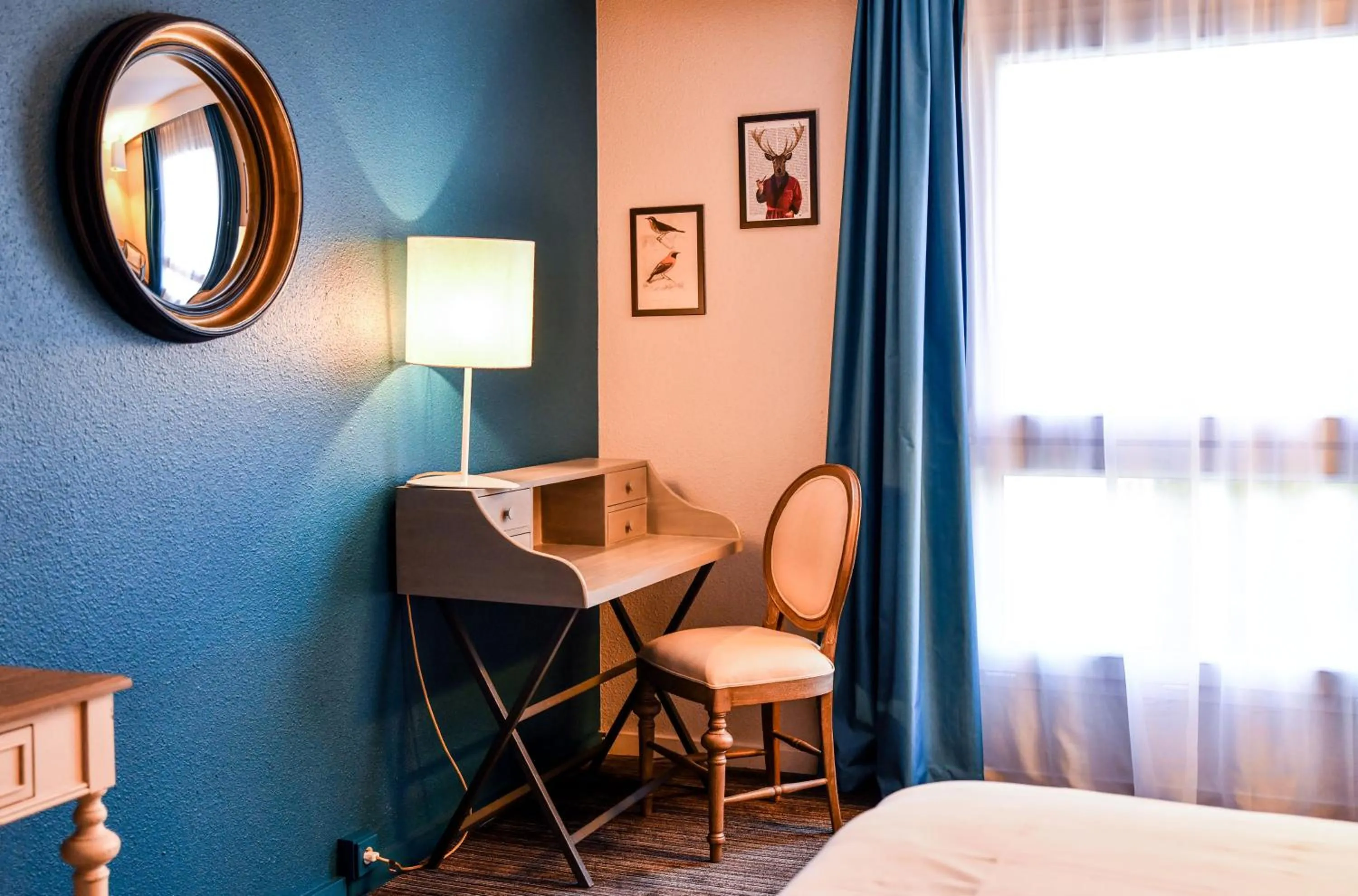 Bedroom, Bed in Hotel Demeures de Campagne Château de Fontainebleau