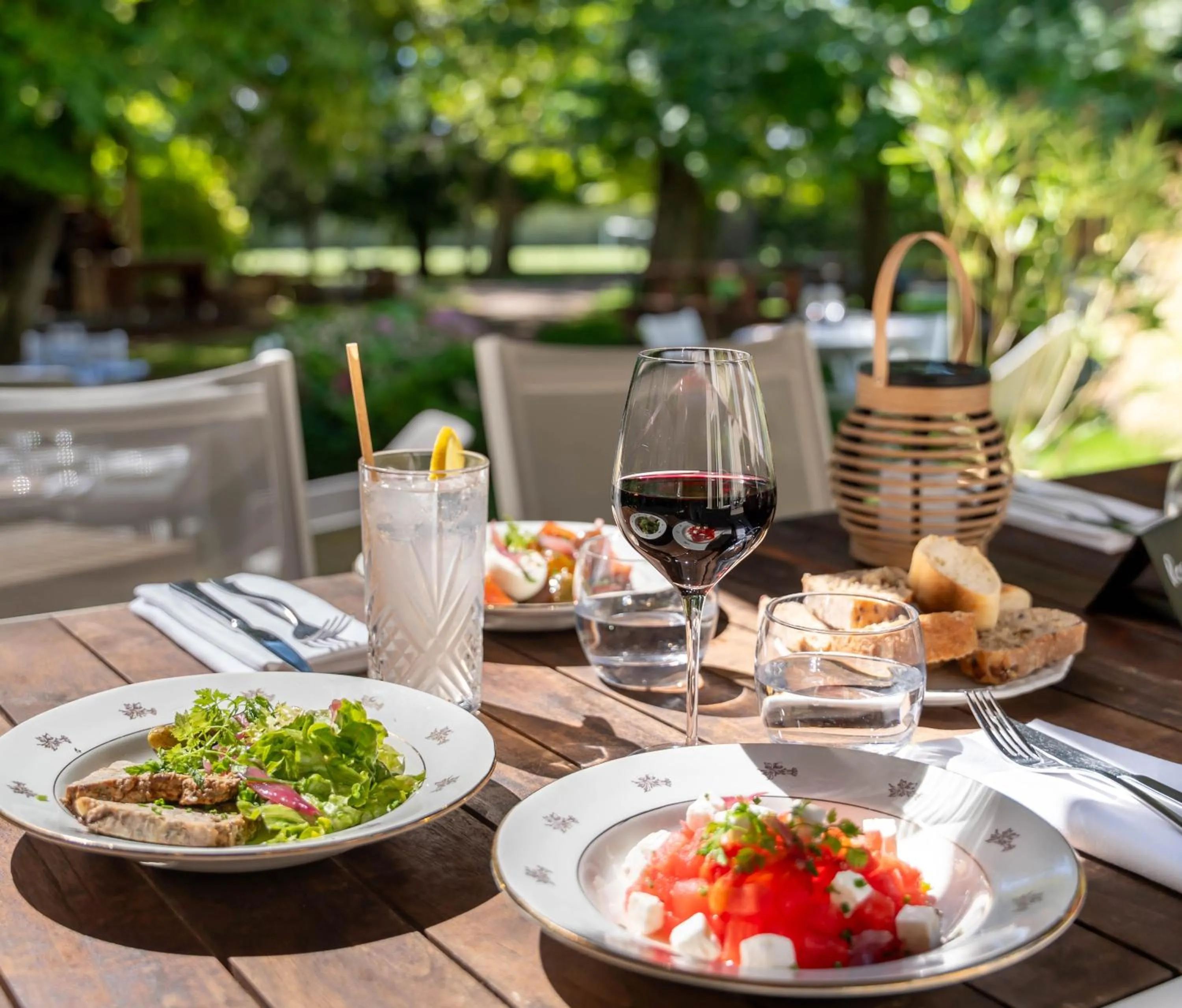 Patio in Hotel Demeures de Campagne Château de Fontainebleau