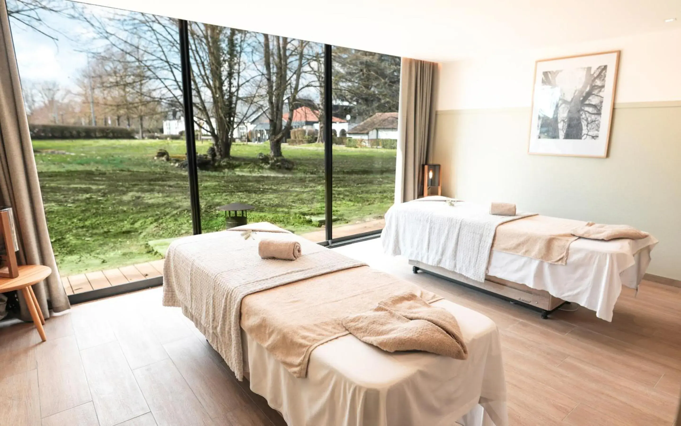 Massage, Bed in Demeures de Campagne Parc du Coudray - Barbizon Massage, Bed in Demeures de Campagne Parc du Coudray - Barbizon