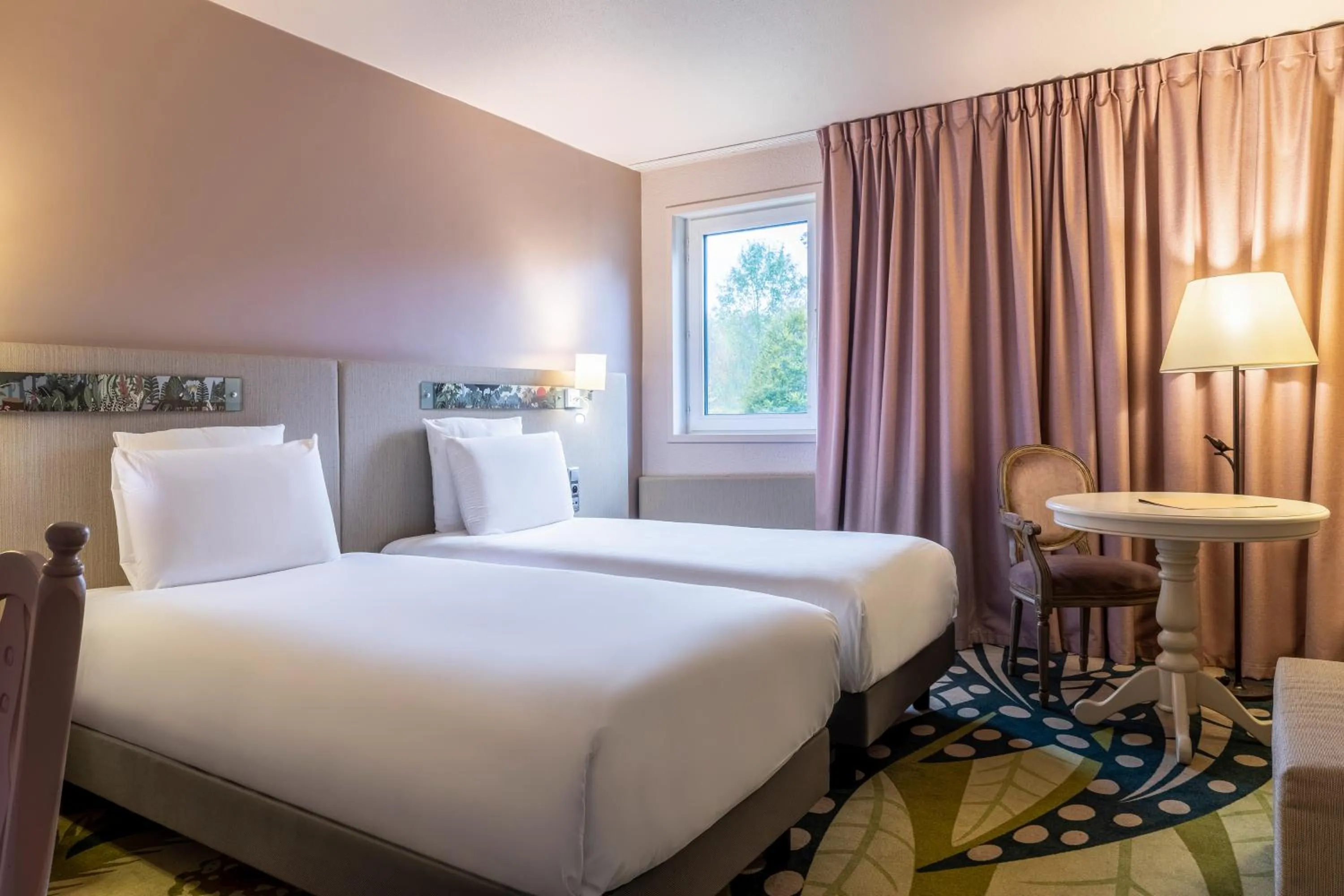 Two Adjoining Double Rooms in Demeures de Campagne Parc du Coudray - Barbizon