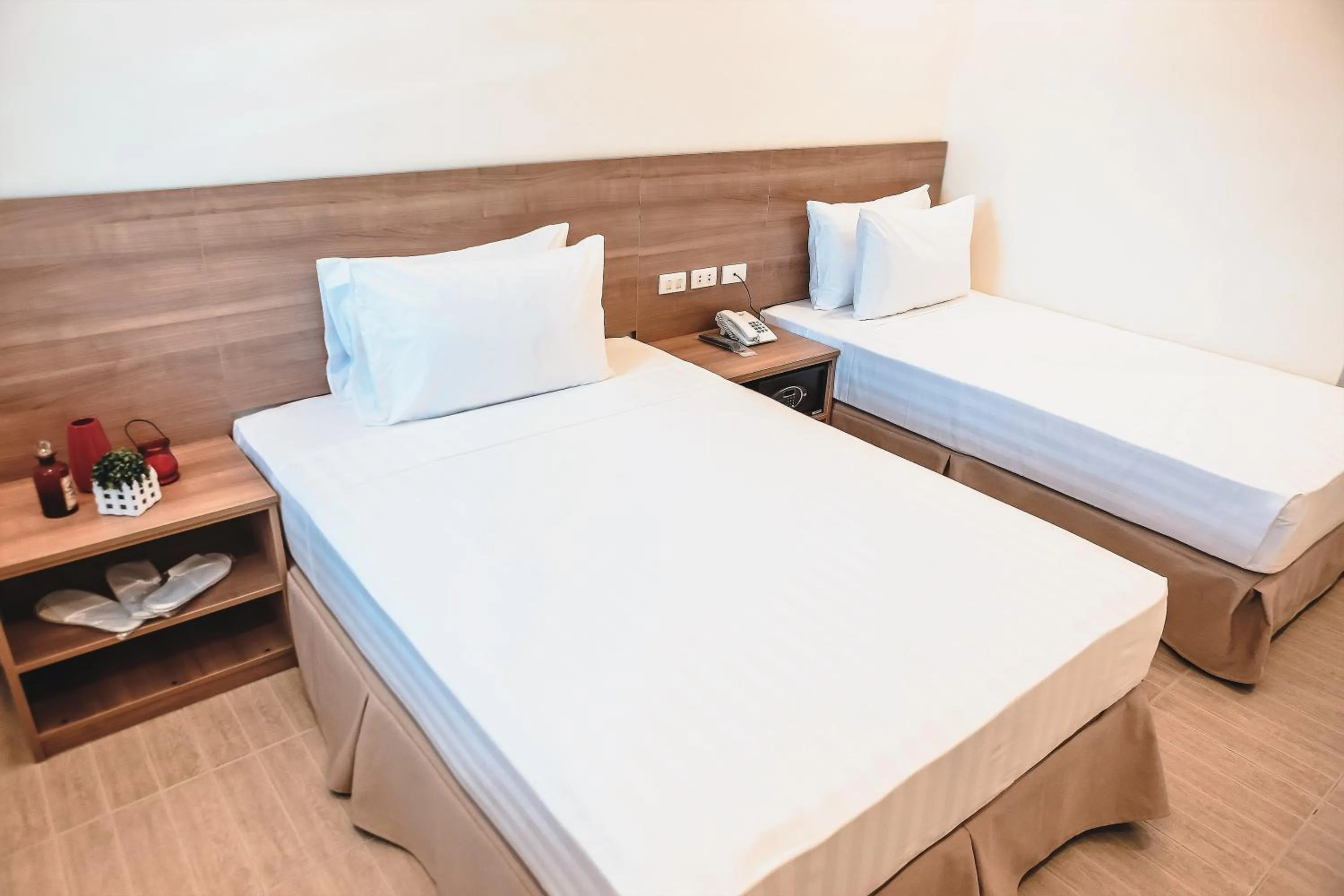 Bedroom, Bed in Trip Inn Legazpi City near Airport