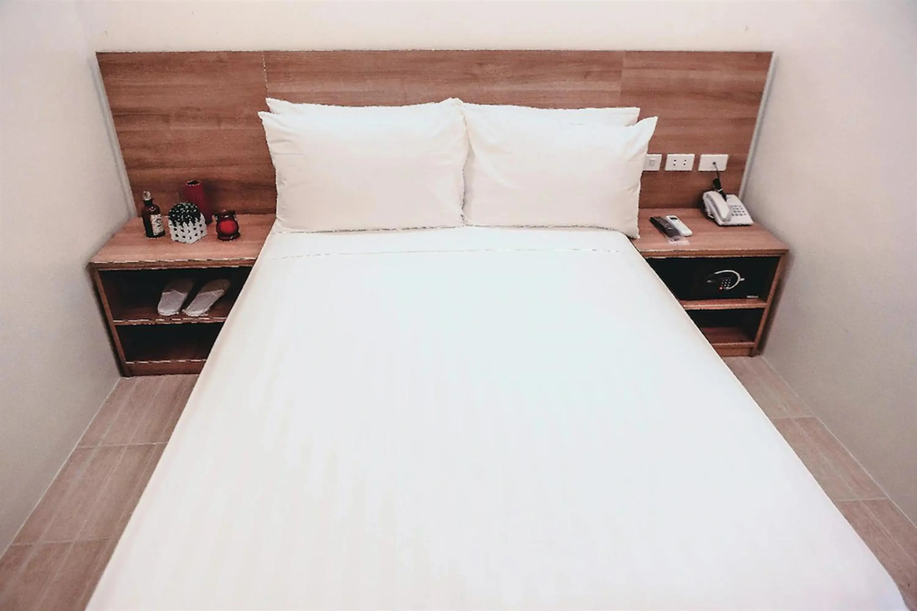 Bedroom, Bed in Trip Inn Legazpi City near Airport Bedroom, Bed in Trip Inn Legazpi City near Airport