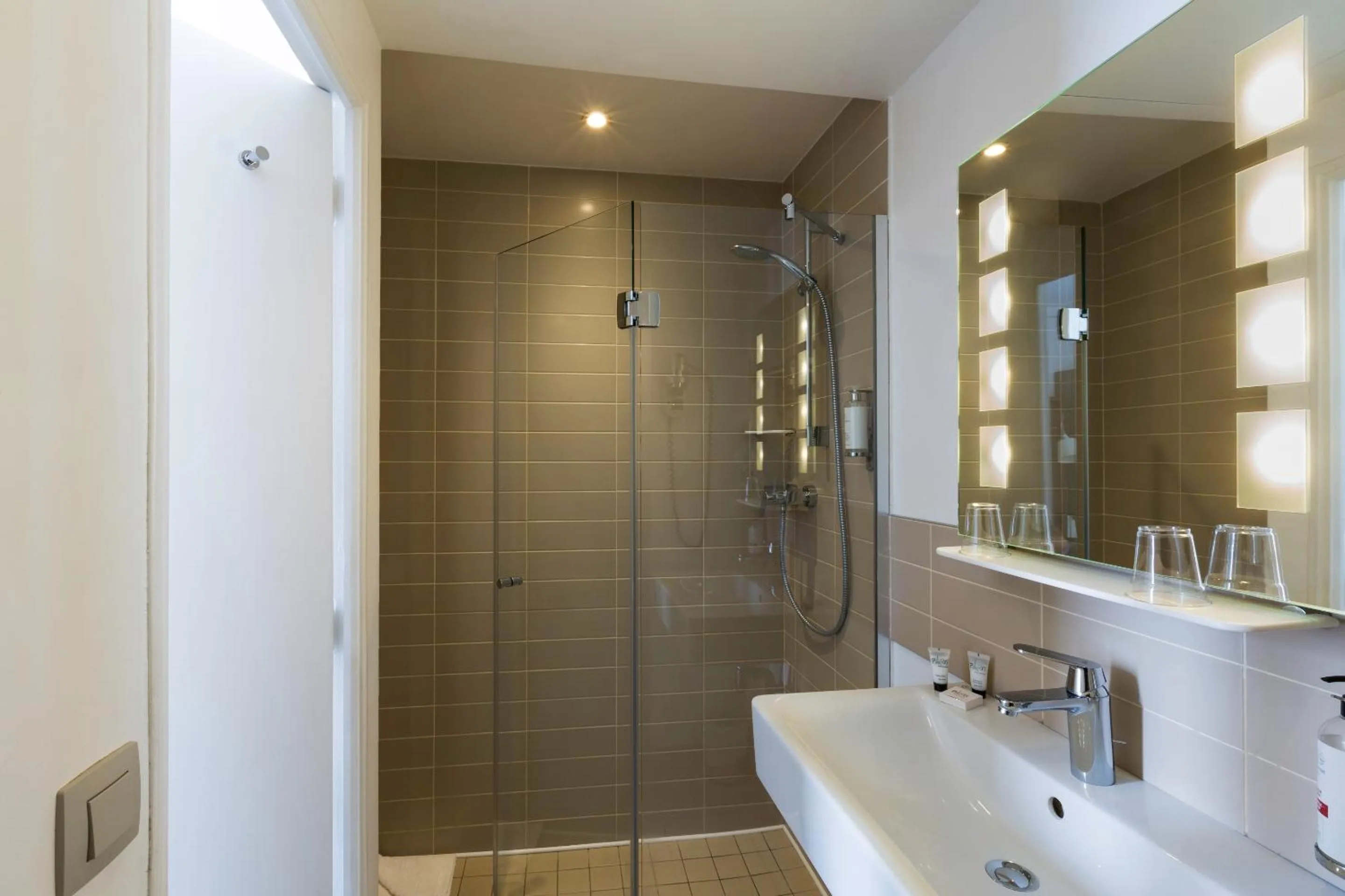 Bathroom in Contact Hôtel Alizé Montmartre