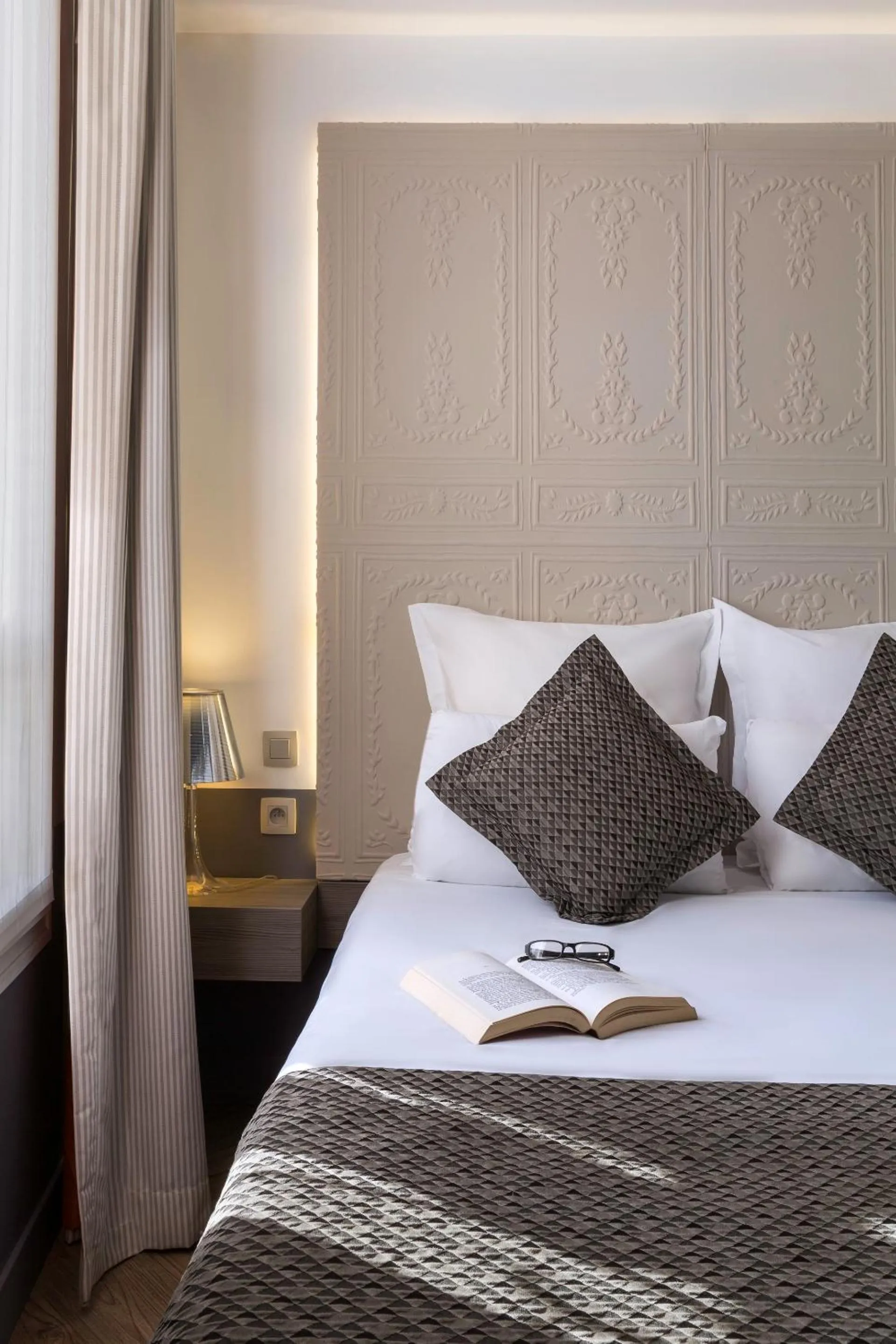 Bed in Contact Hôtel Alizé Montmartre