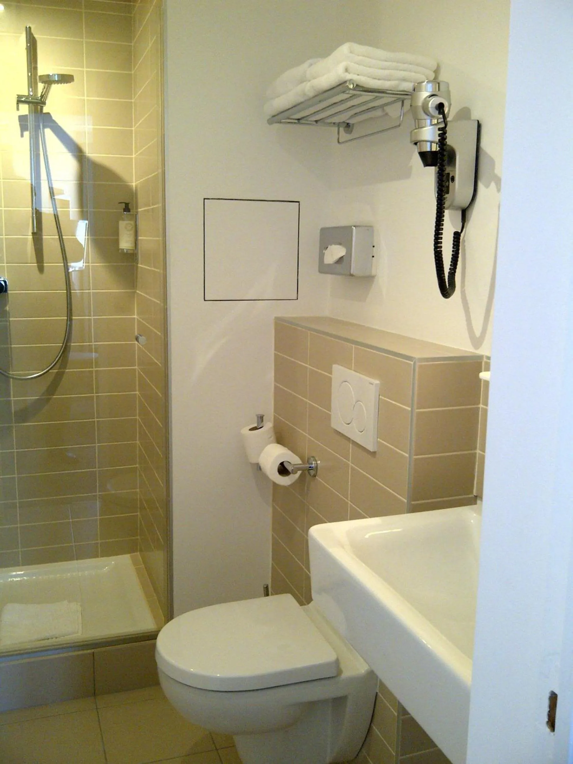 Bathroom in Contact Hôtel Alizé Montmartre