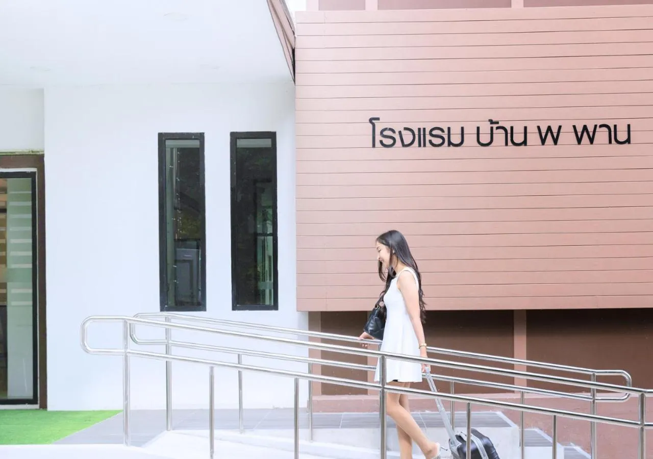 Facade/entrance in Baan Phor Phan Hotel