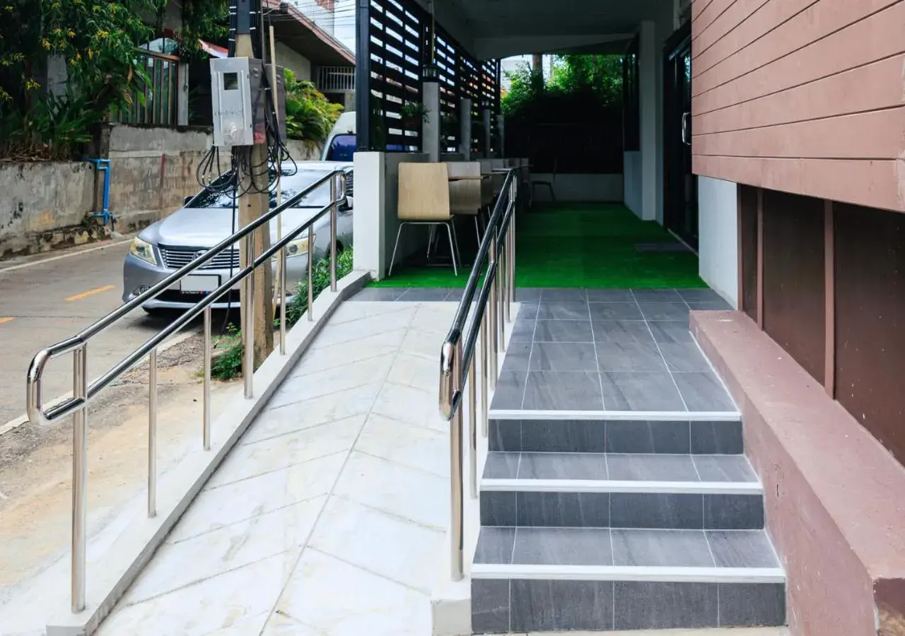 Facade/entrance in Baan Phor Phan Hotel Facade/entrance in Baan Phor Phan Hotel