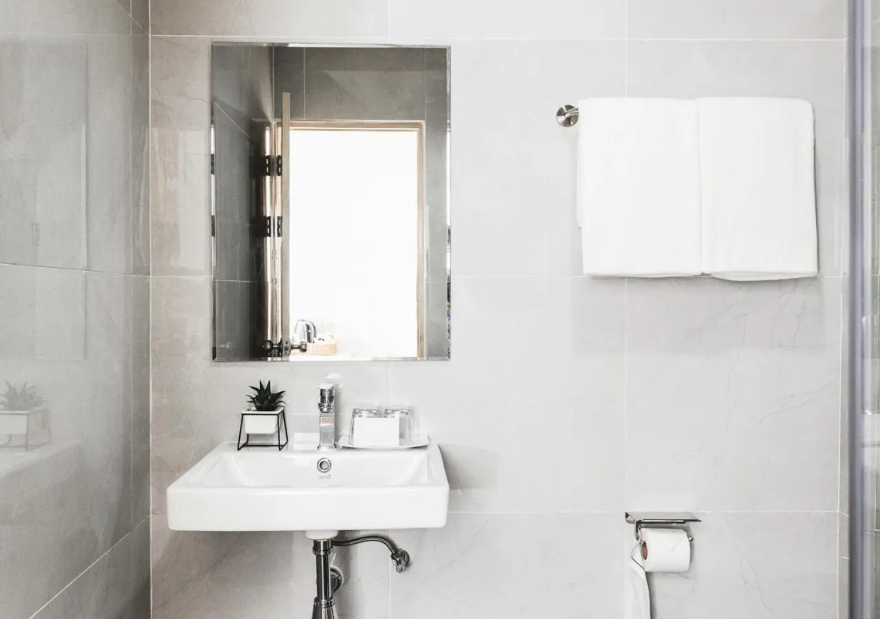 Bathroom in Baan Phor Phan Hotel