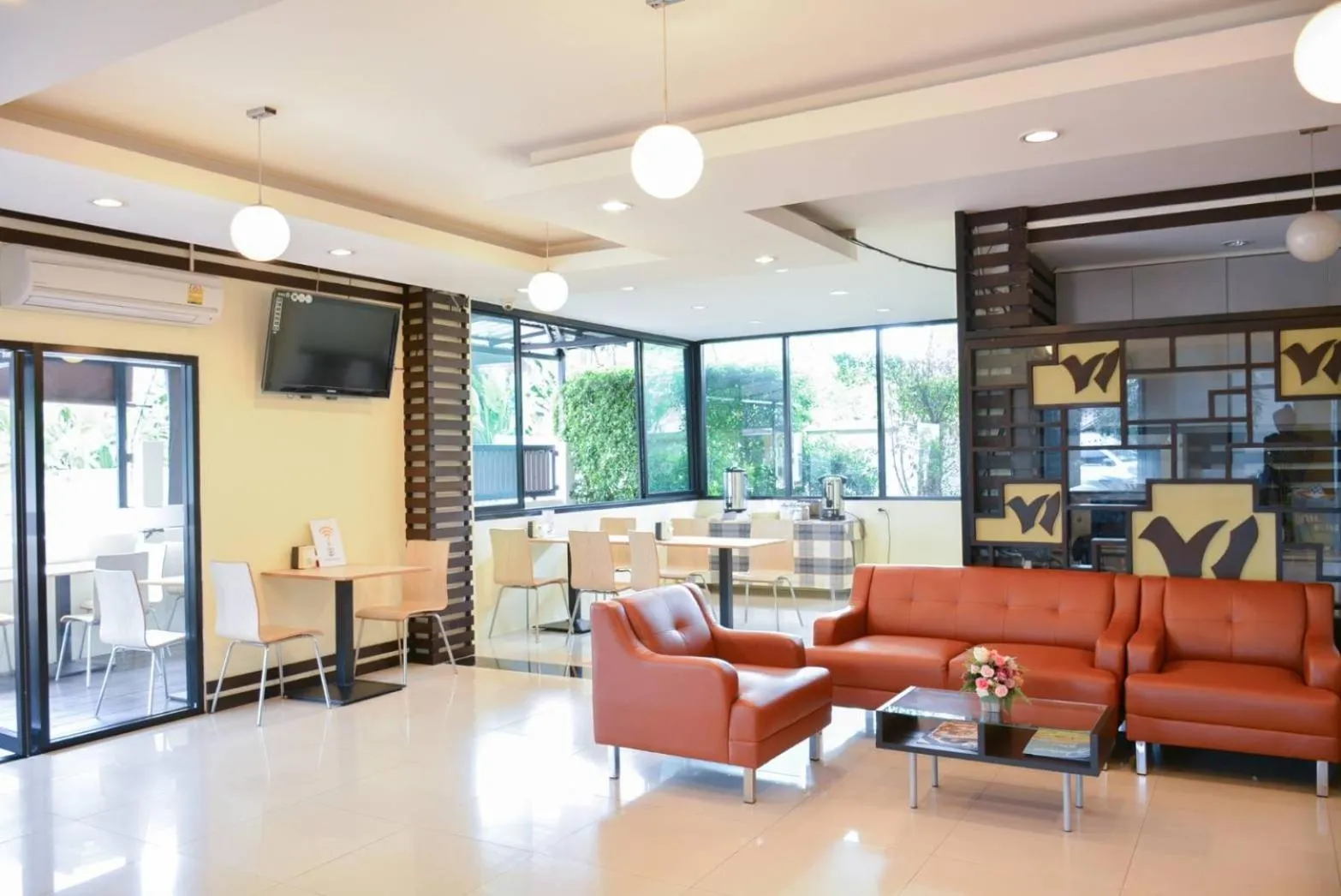 Lobby or reception in Baan Phor Phan Hotel