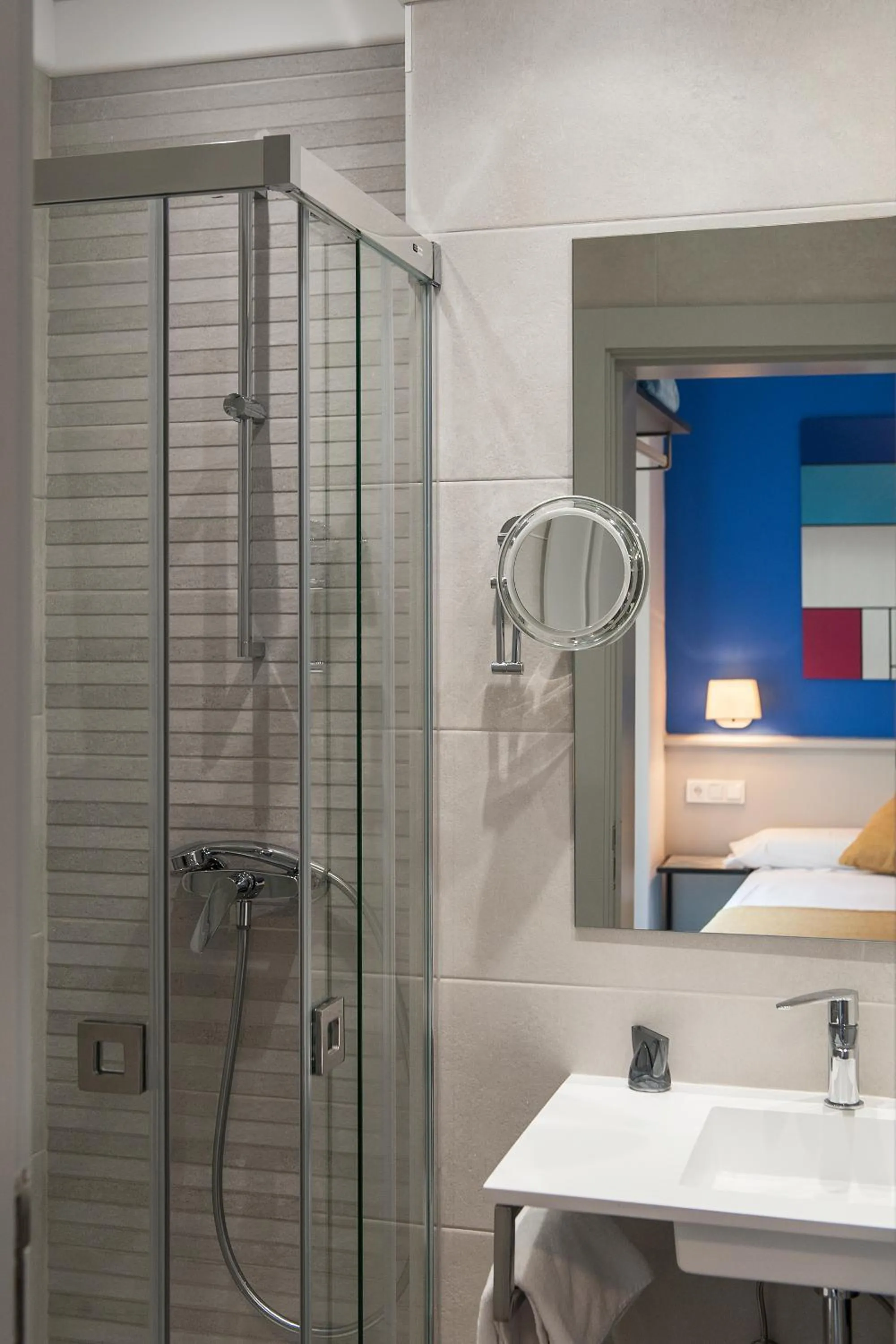 Shower in Hotel Hito