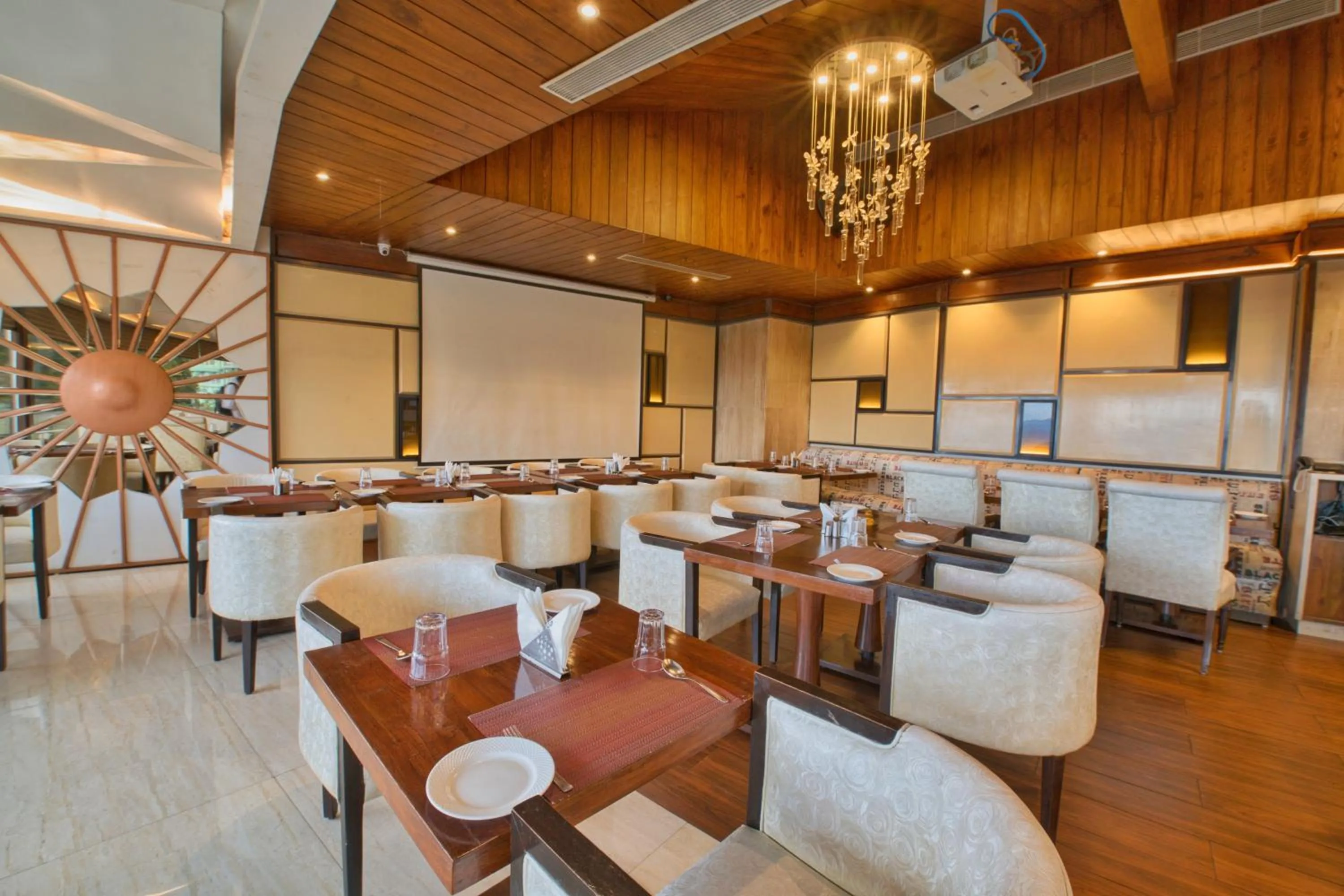 Restaurant/places to eat in The Cedar Grand Hotel and Spa