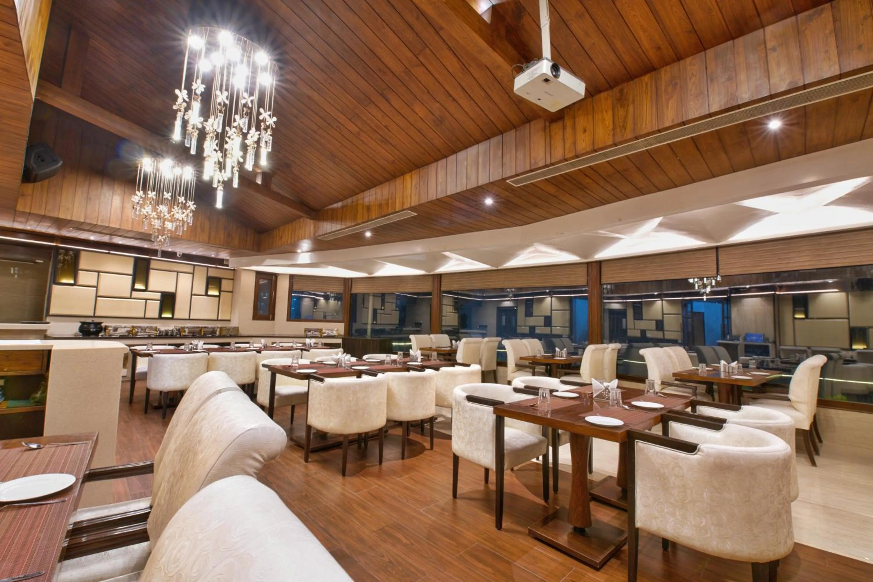 Restaurant/places to eat in The Cedar Grand Hotel and Spa