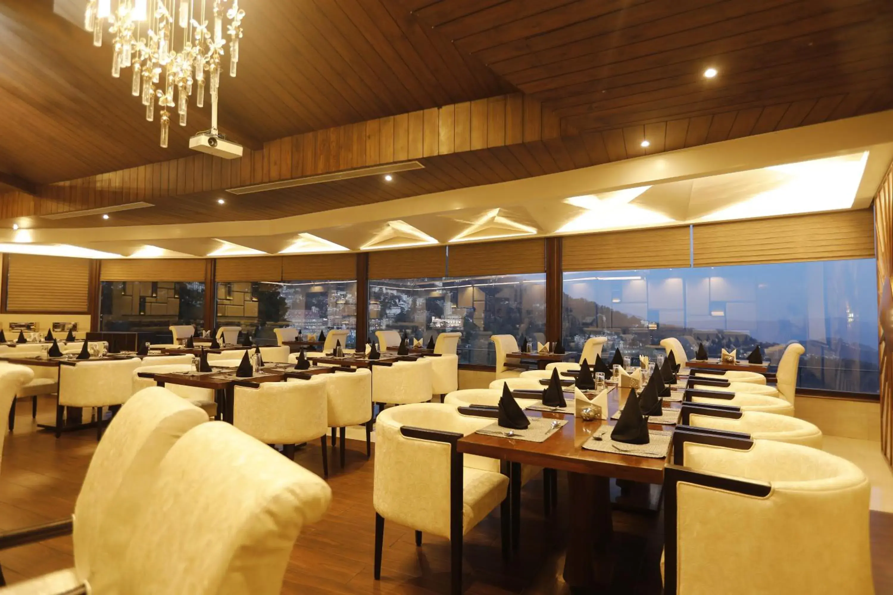 Restaurant/places to eat in The Cedar Grand Hotel and Spa Restaurant/places to eat in The Cedar Grand Hotel and Spa