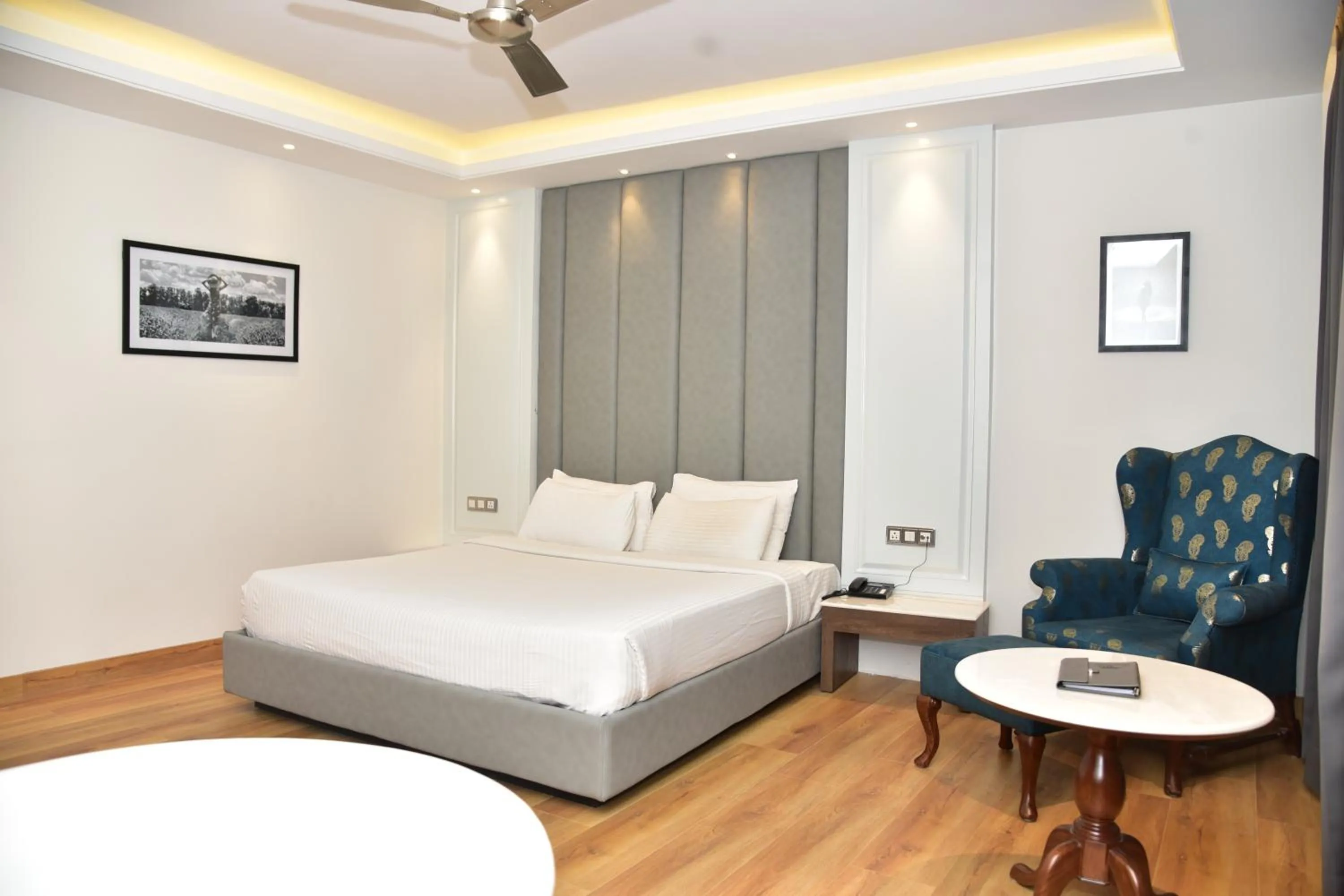 Bedroom in The Cedar Grand Hotel and Spa