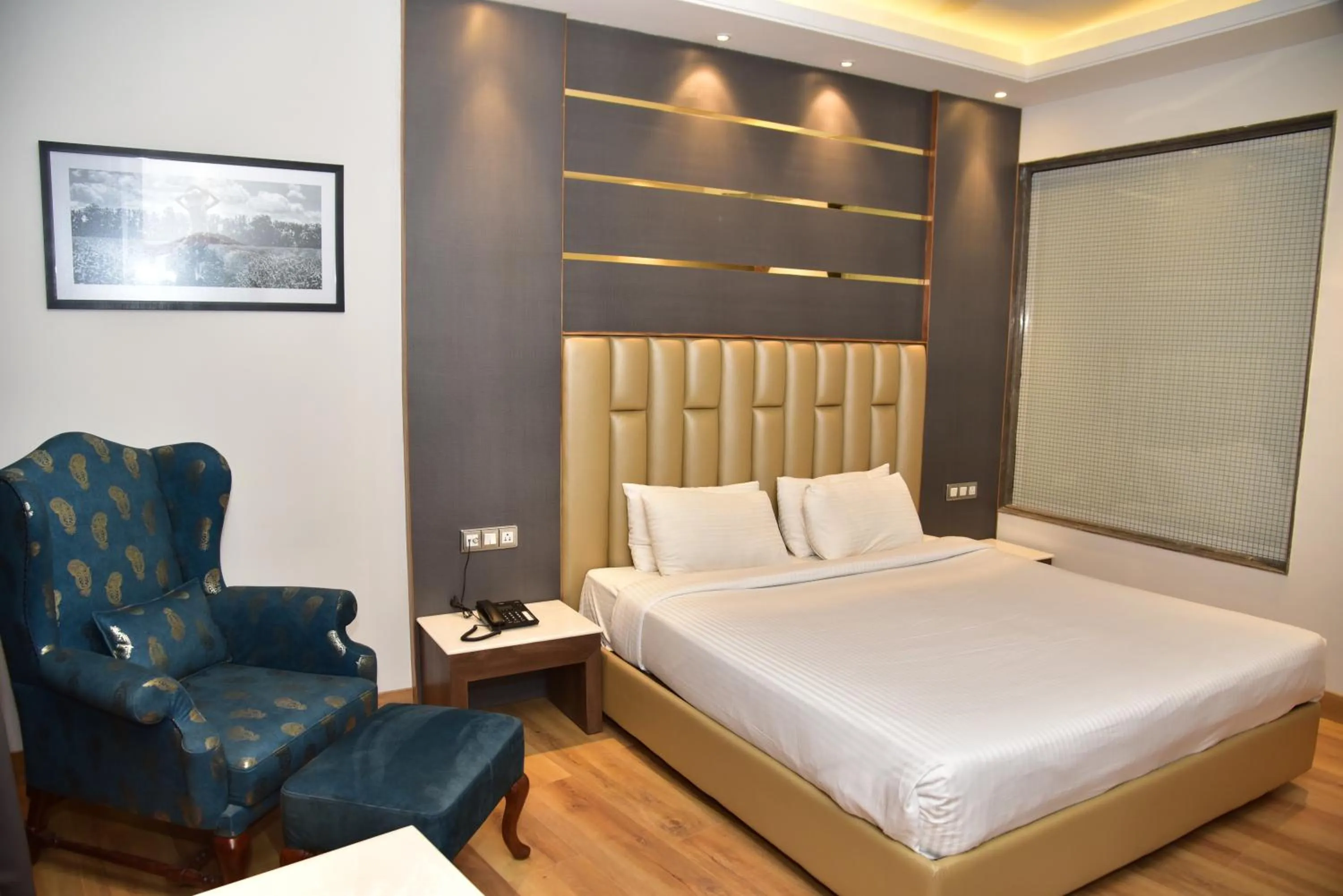 Bedroom in The Cedar Grand Hotel and Spa