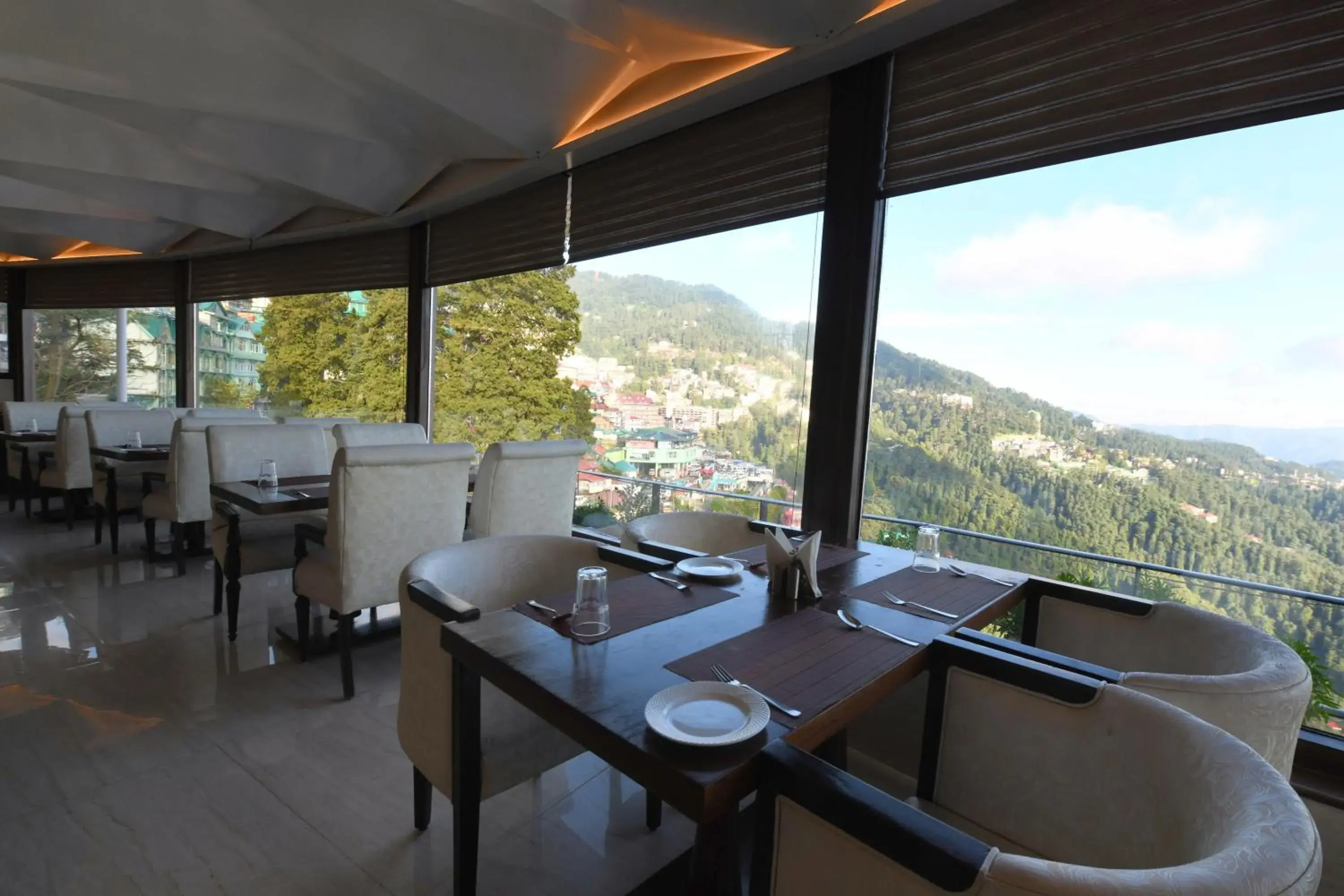 Restaurant/places to eat in The Cedar Grand Hotel and Spa Restaurant/places to eat in The Cedar Grand Hotel and Spa