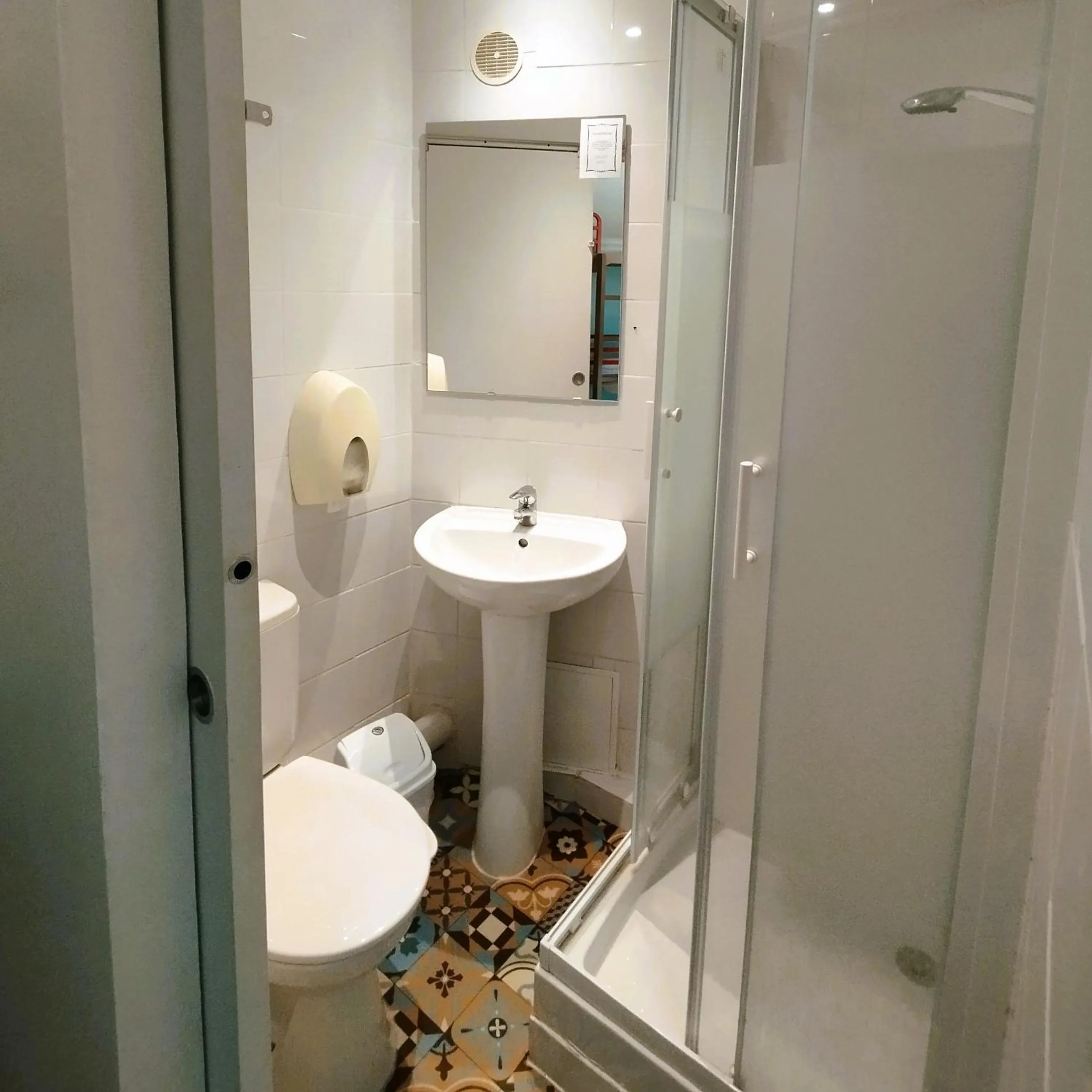 Bathroom in hotelF1 Lyon Bourgoin-Jallieu