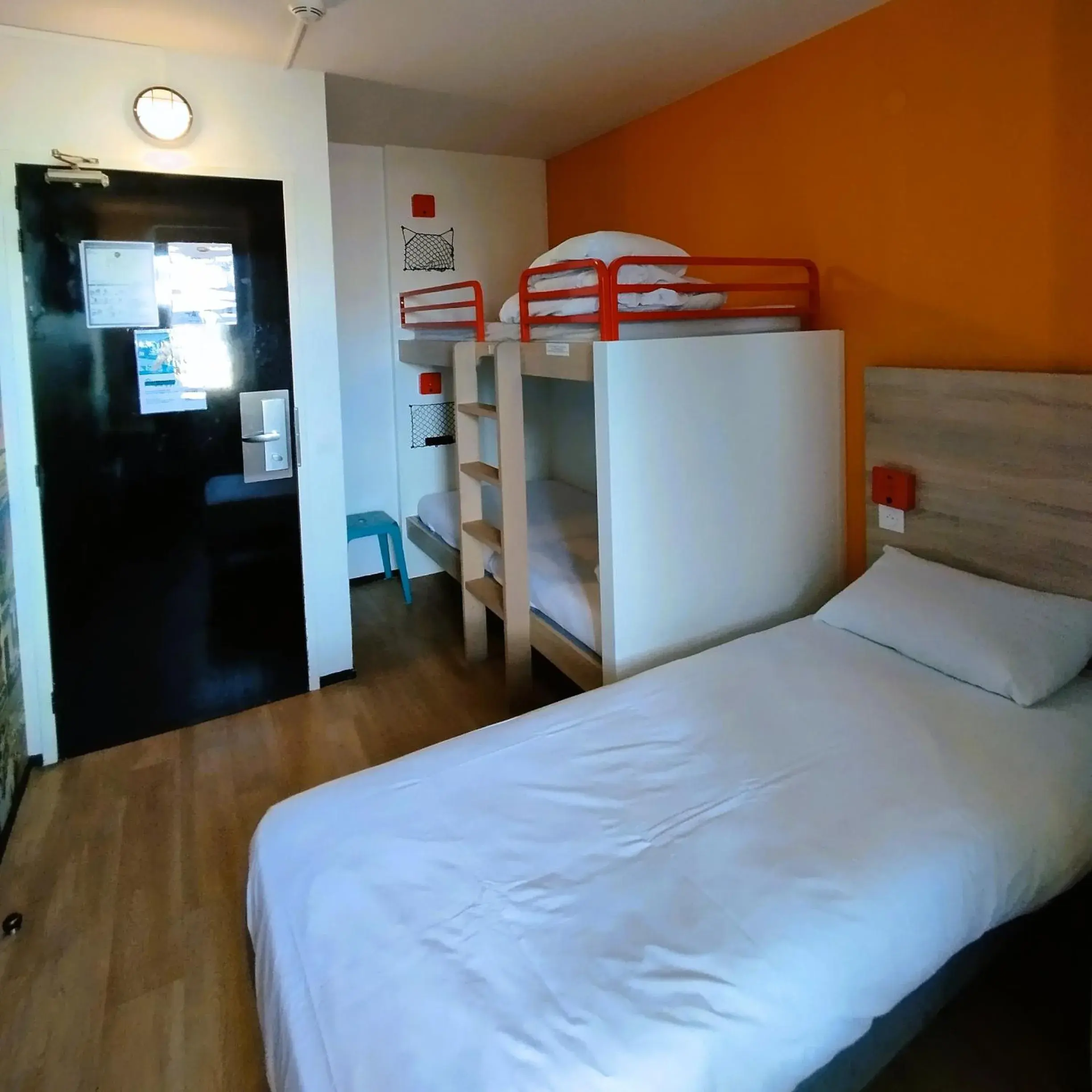 Bedroom, Bed in hotelF1 Lyon Bourgoin-Jallieu Bedroom, Bed in hotelF1 Lyon Bourgoin-Jallieu